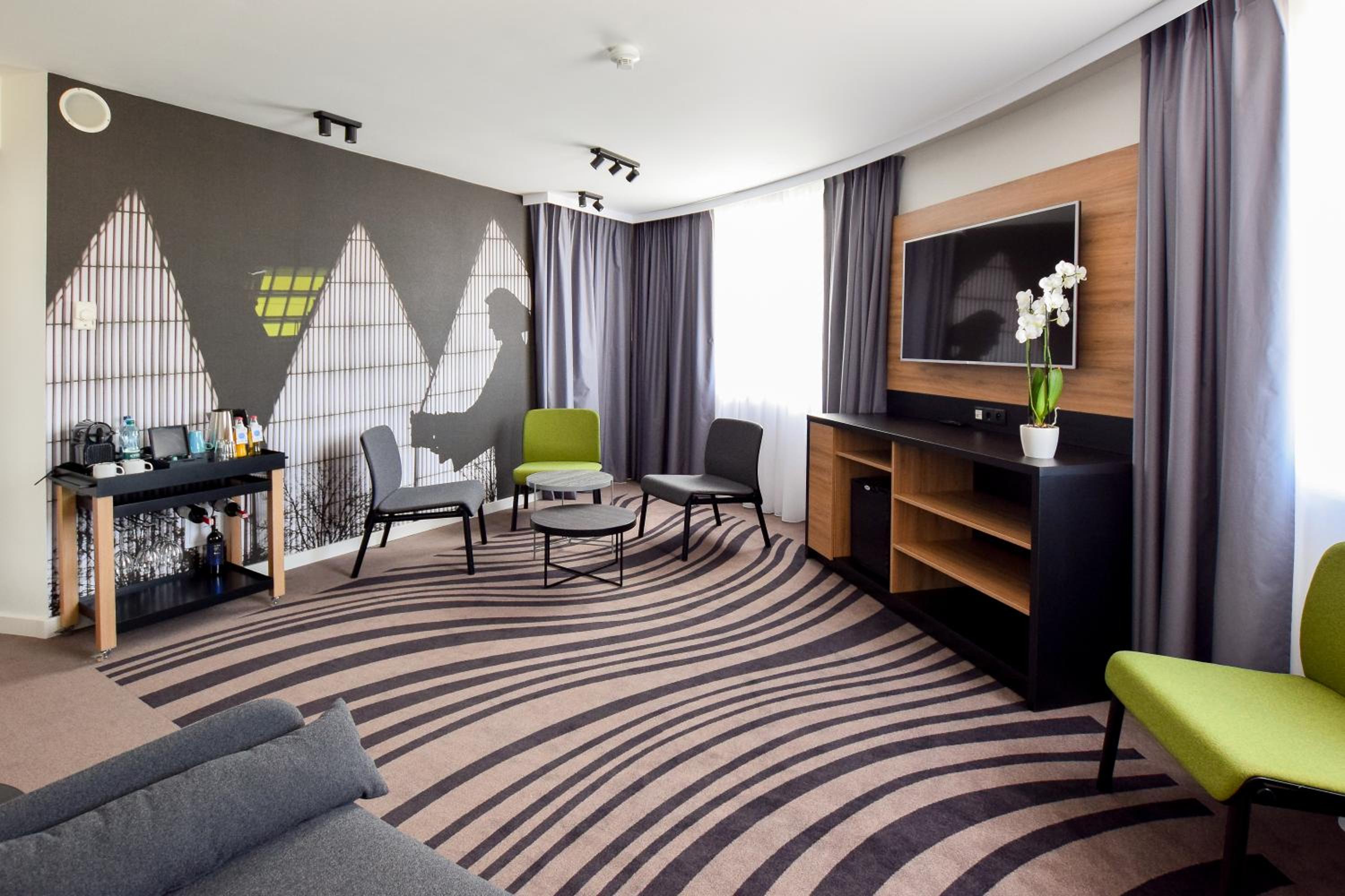 Suite with One Double Bed and Sofa Bed - Photo 8
