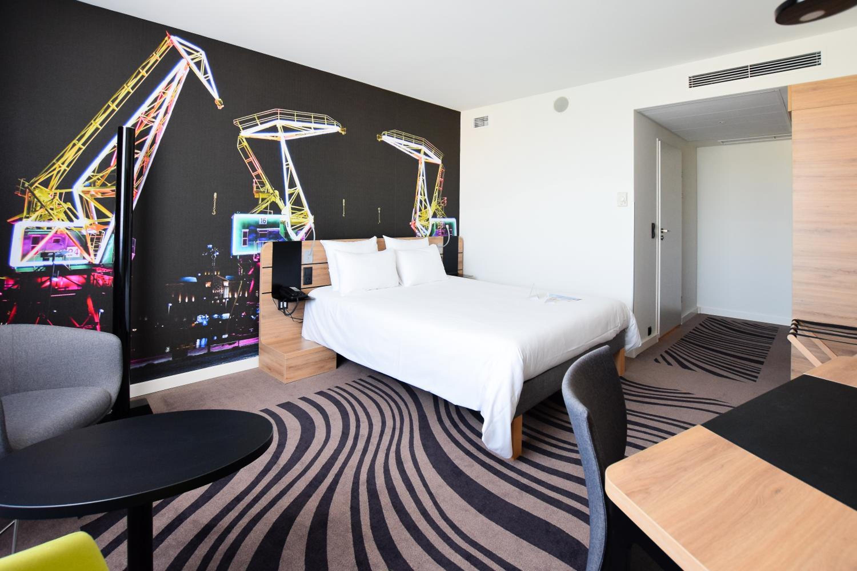 Suite with One Double Bed and Sofa Bed - Photo 7