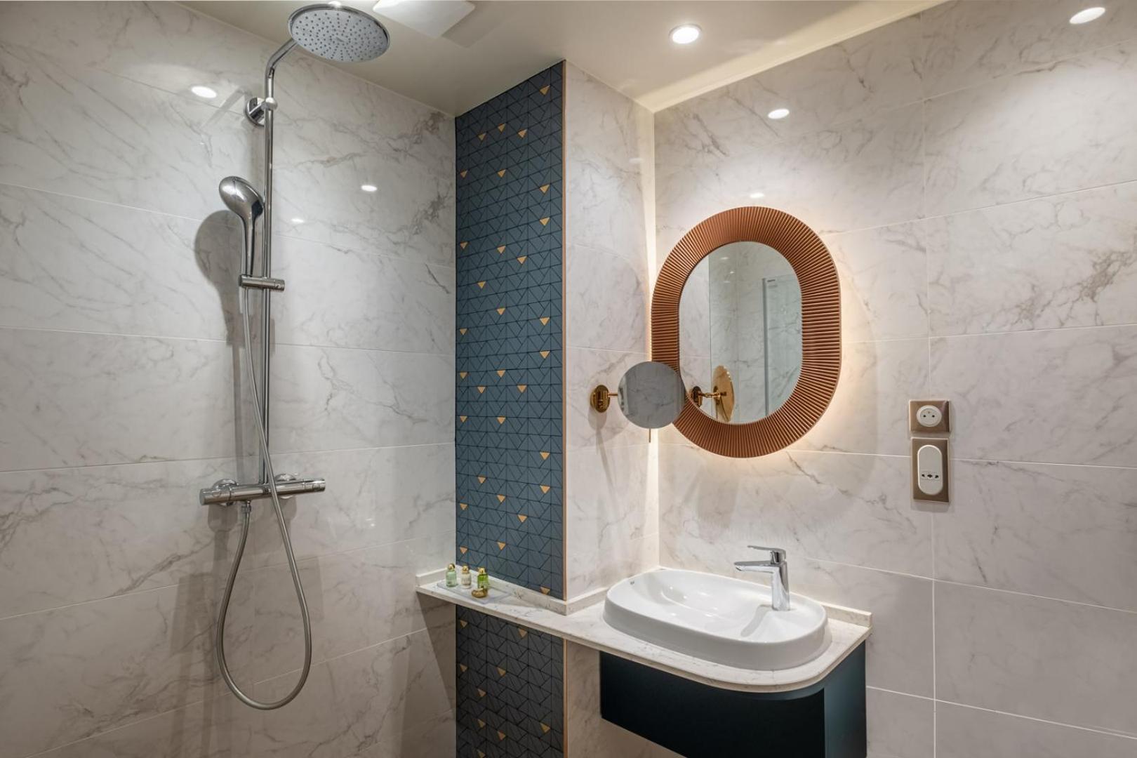 Hôtel Le Tourville by Inwood Hotels bathroom photo