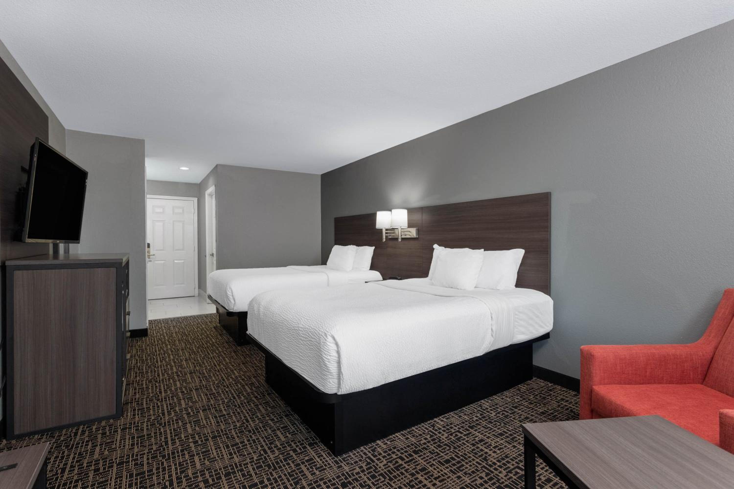 Queen Room with Two Queen Beds - Non-Smoking - Photo 4