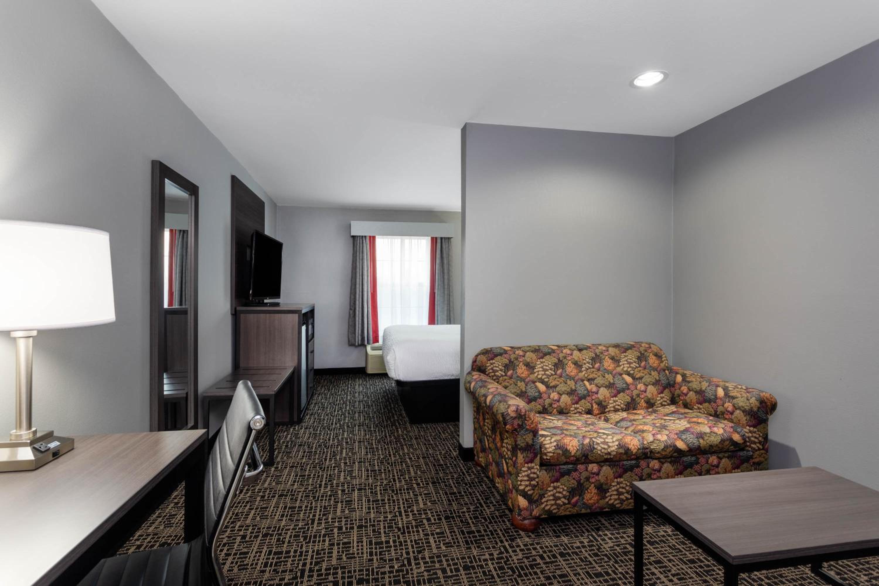 King Studio Suite - Non-Smoking - Photo 4