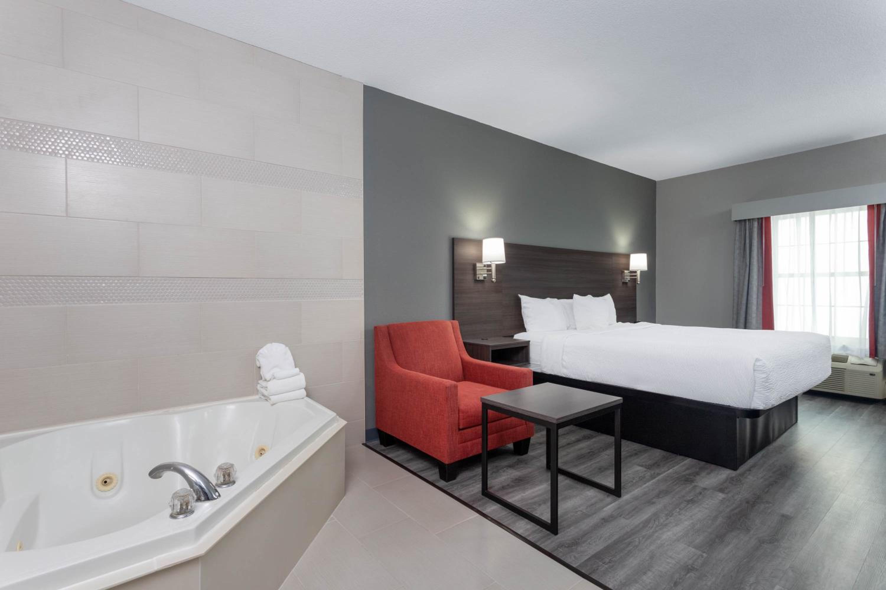 King Deluxe Studio Suite - Non-Smoking - Photo 1