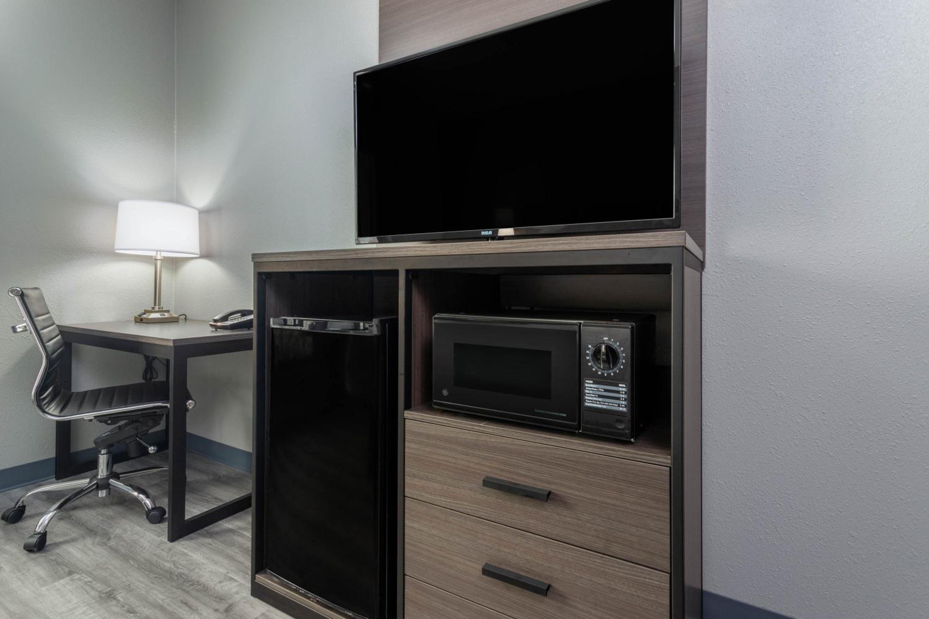 King Room - Accessible/Non-Smoking - Photo 6
