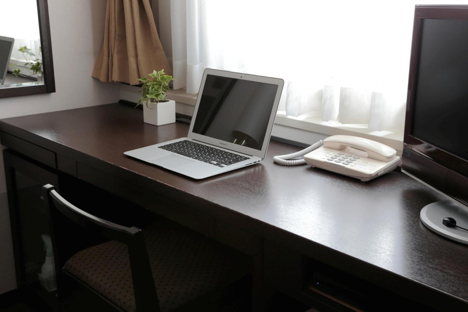 Wide Single Room - Smoking - Photo 8