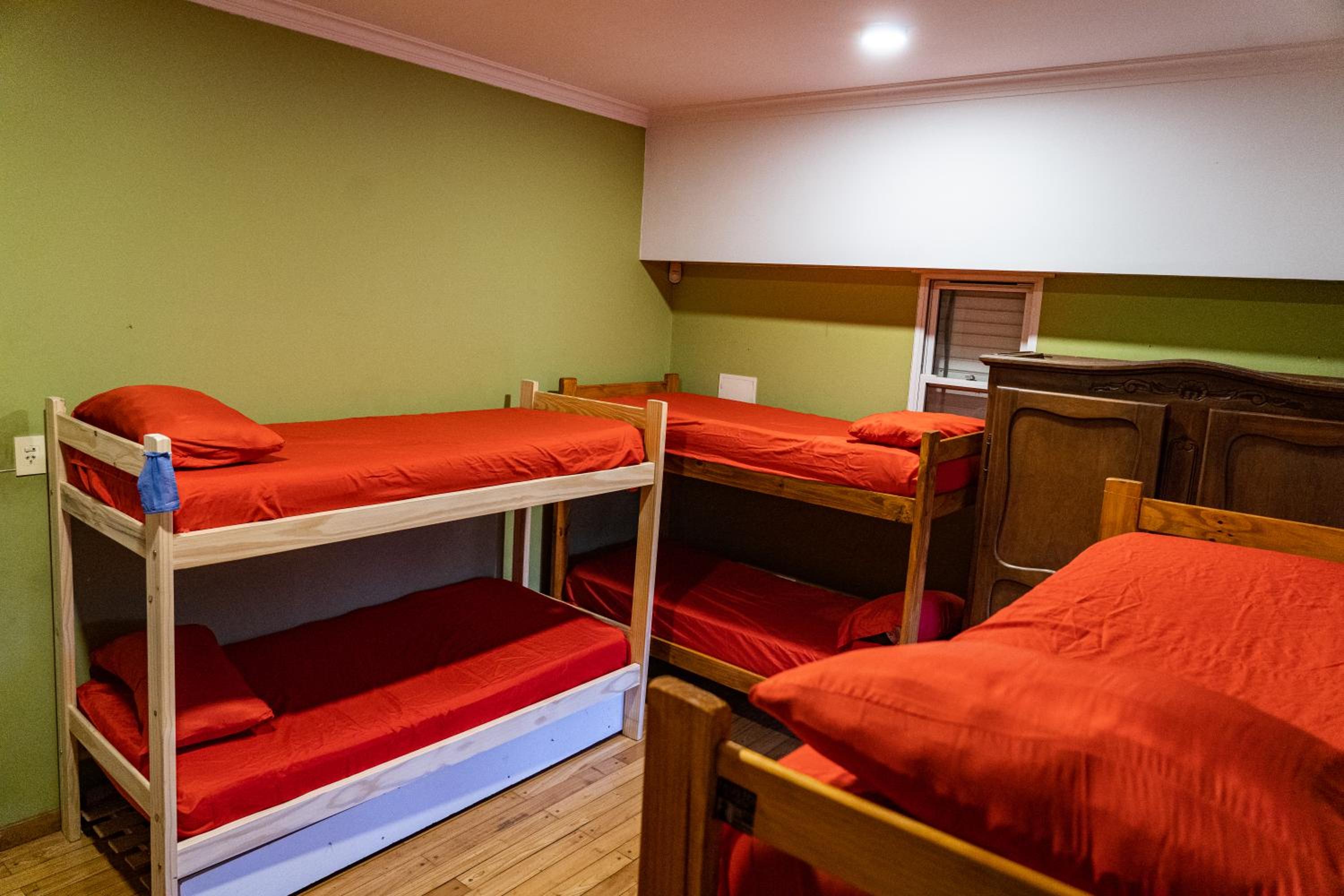 10-Bed Mixed Dormitory Room photo 3