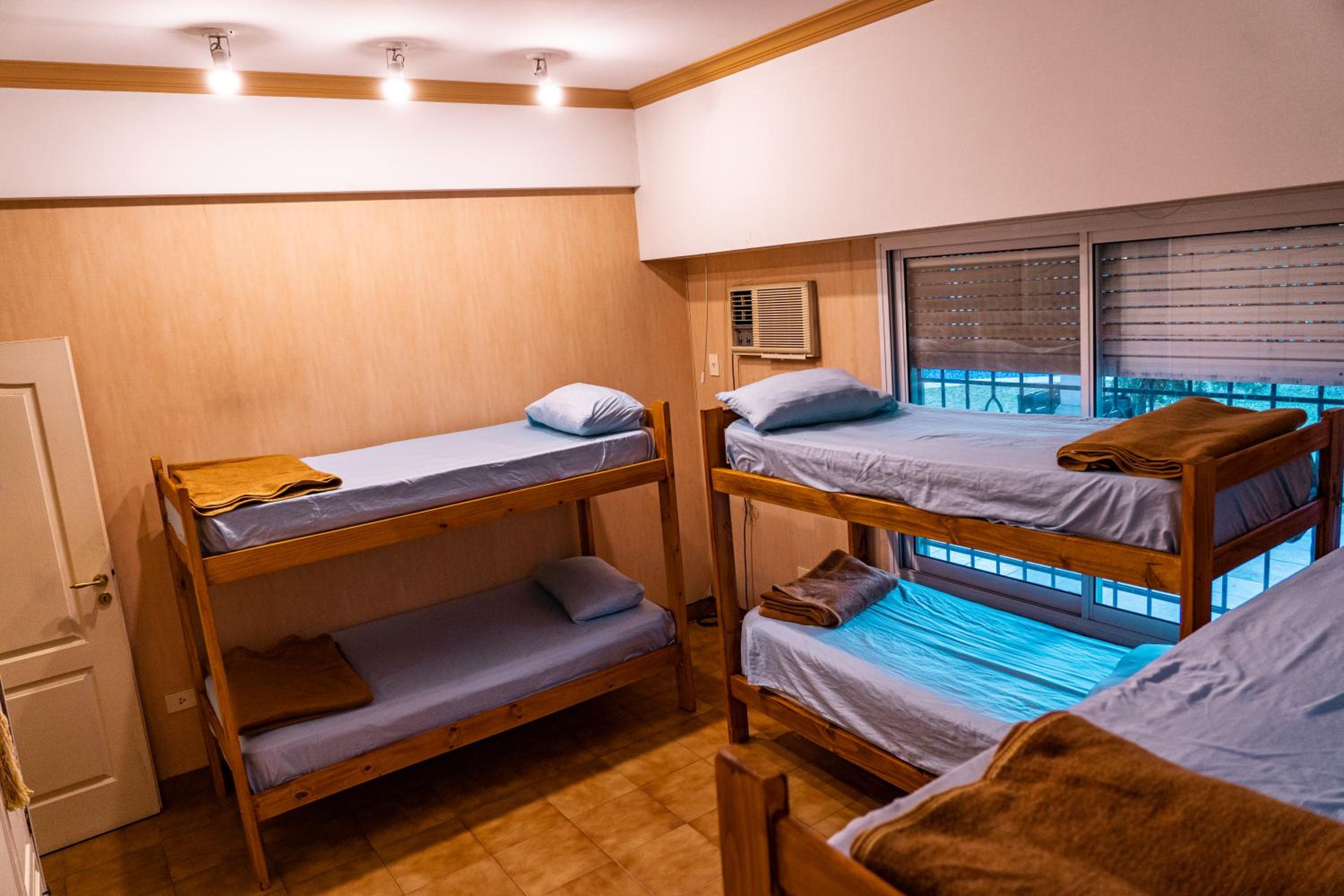8-Bed Mixed Dormitory Room photo 3