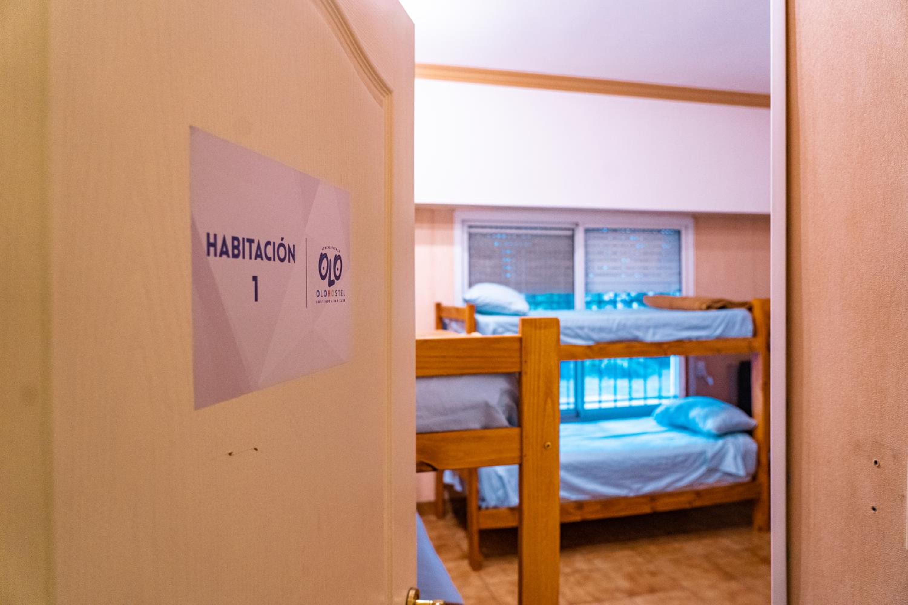 8-Bed Mixed Dormitory Room photo 2