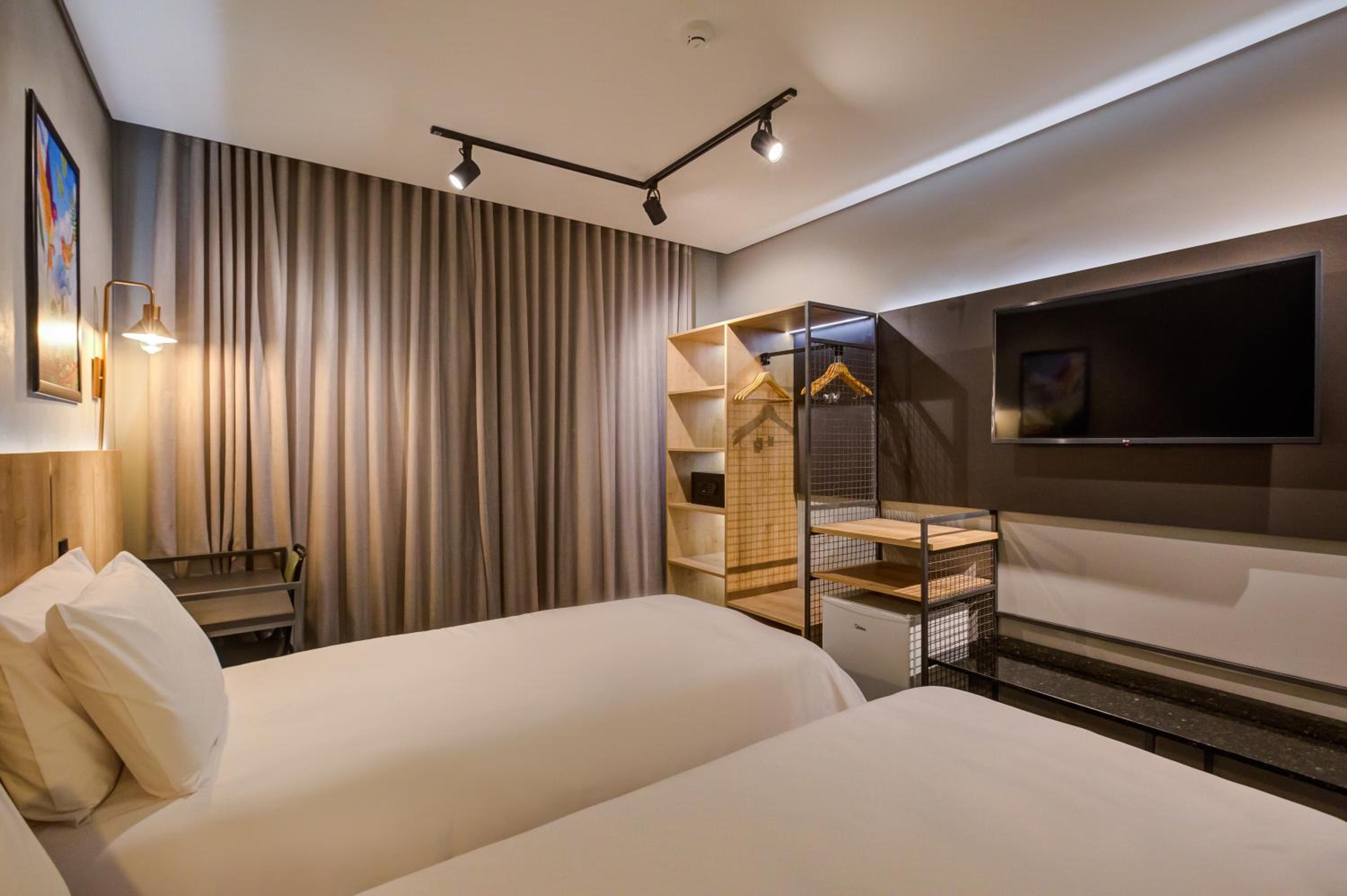 Deluxe Twin Room - Photo 10