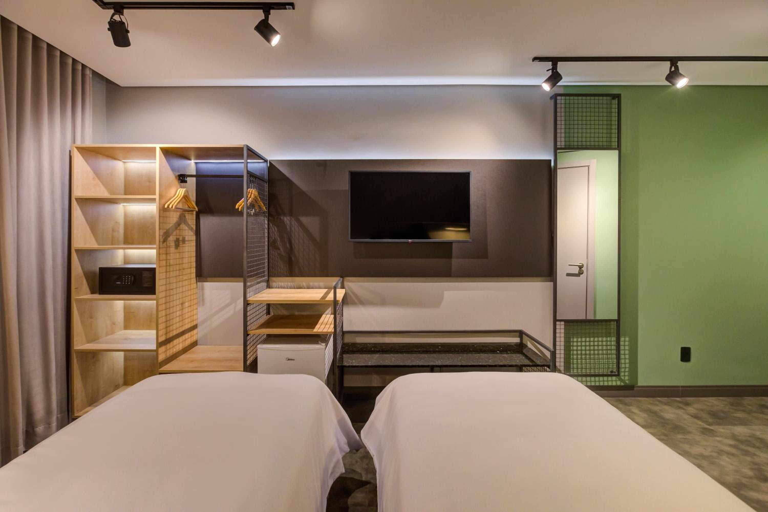 Deluxe Twin Room - Photo 9