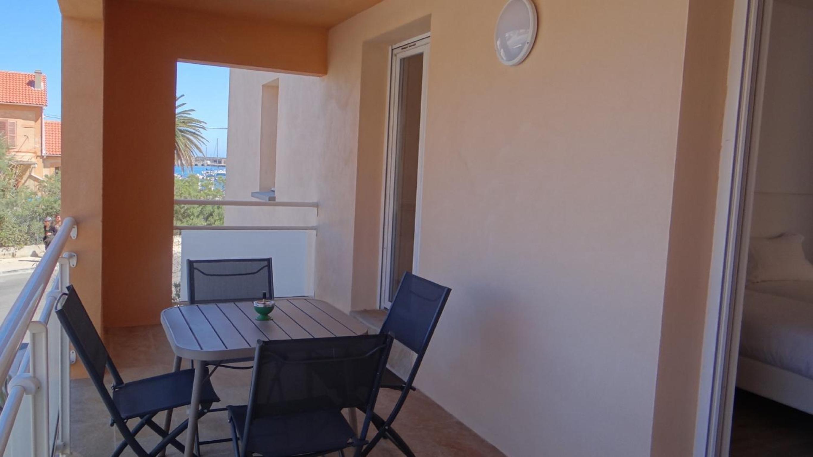 Apartment with Sea View - Photo 14