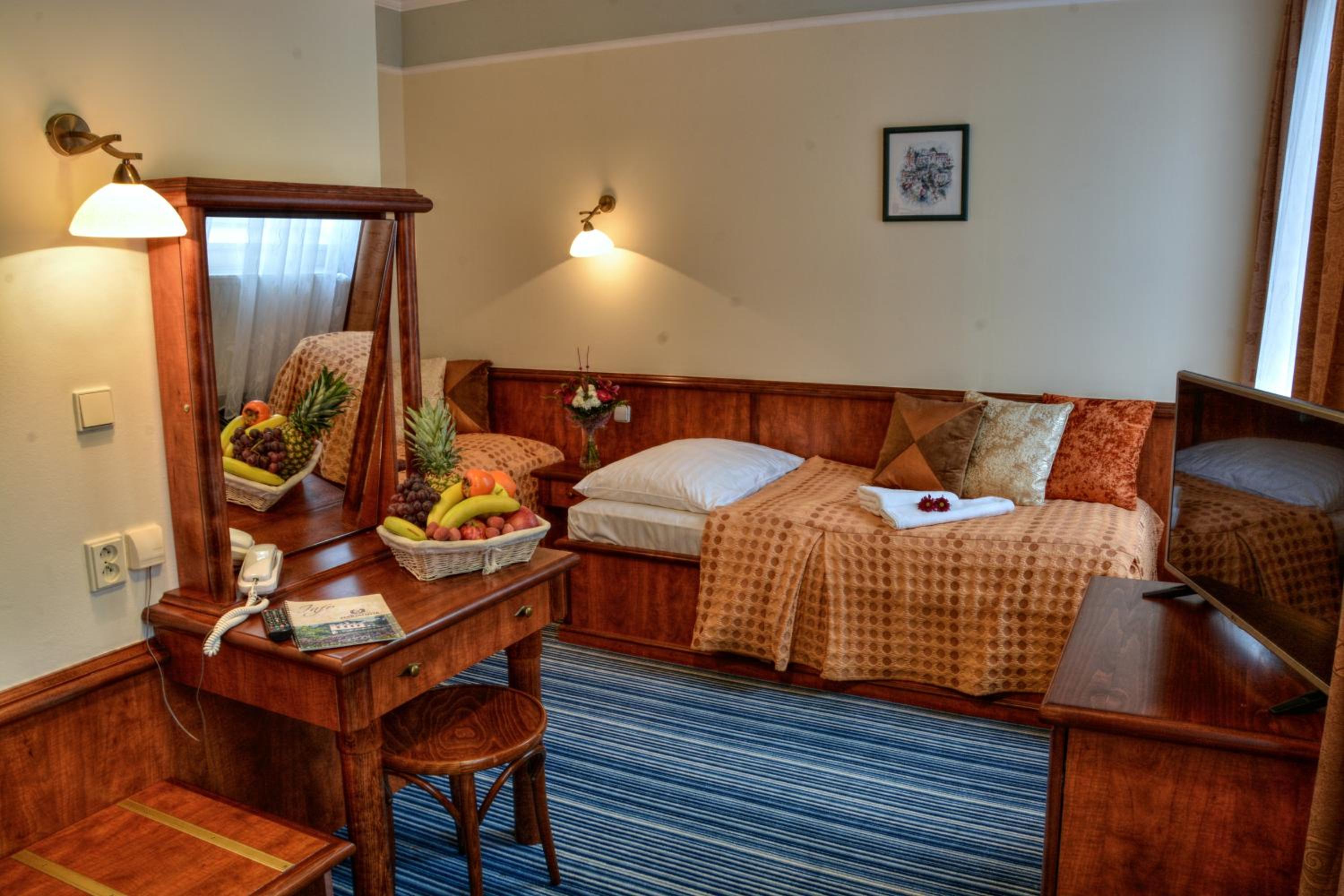 Standard Twin Room - Photo 3