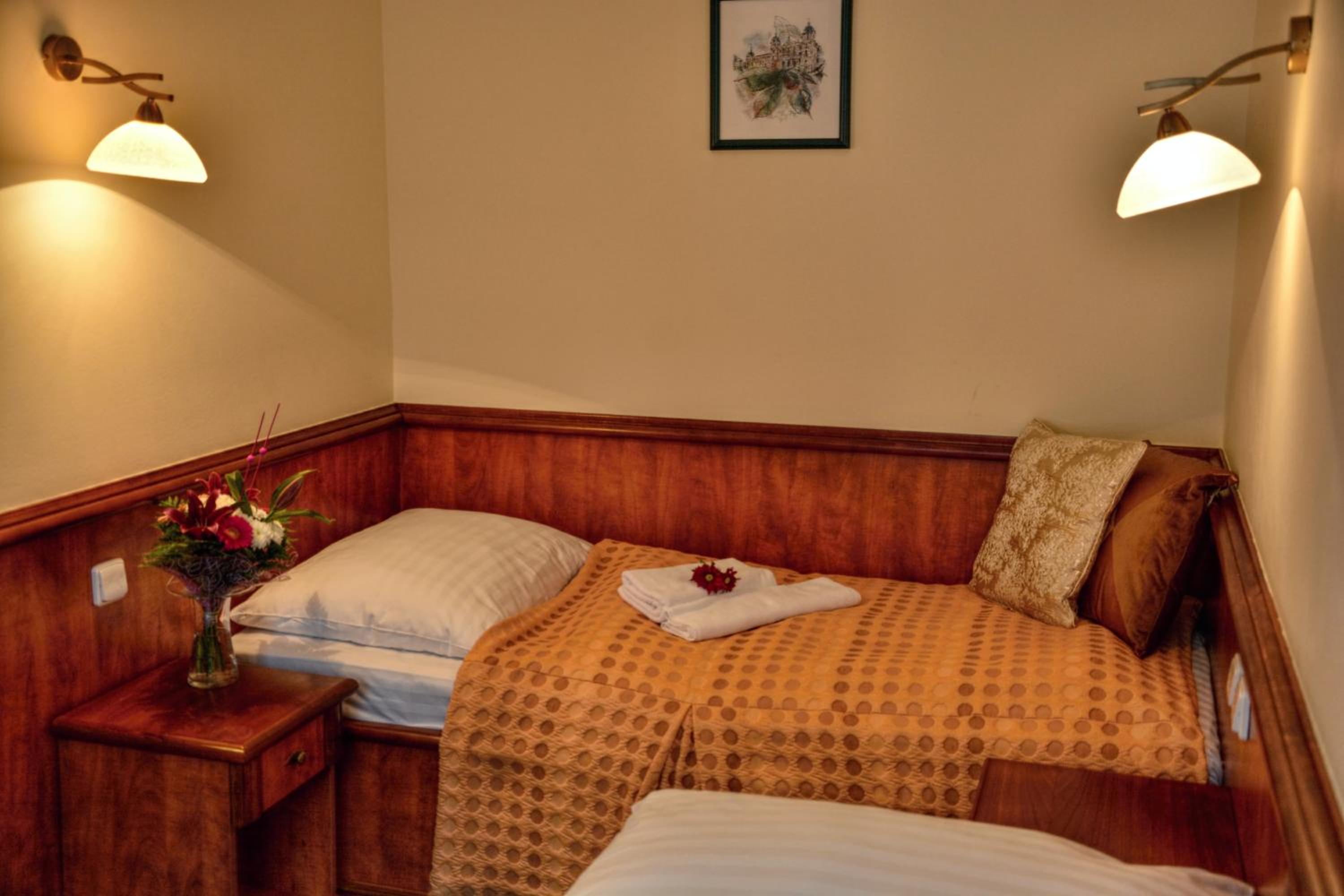Standard Twin Room - Photo 4