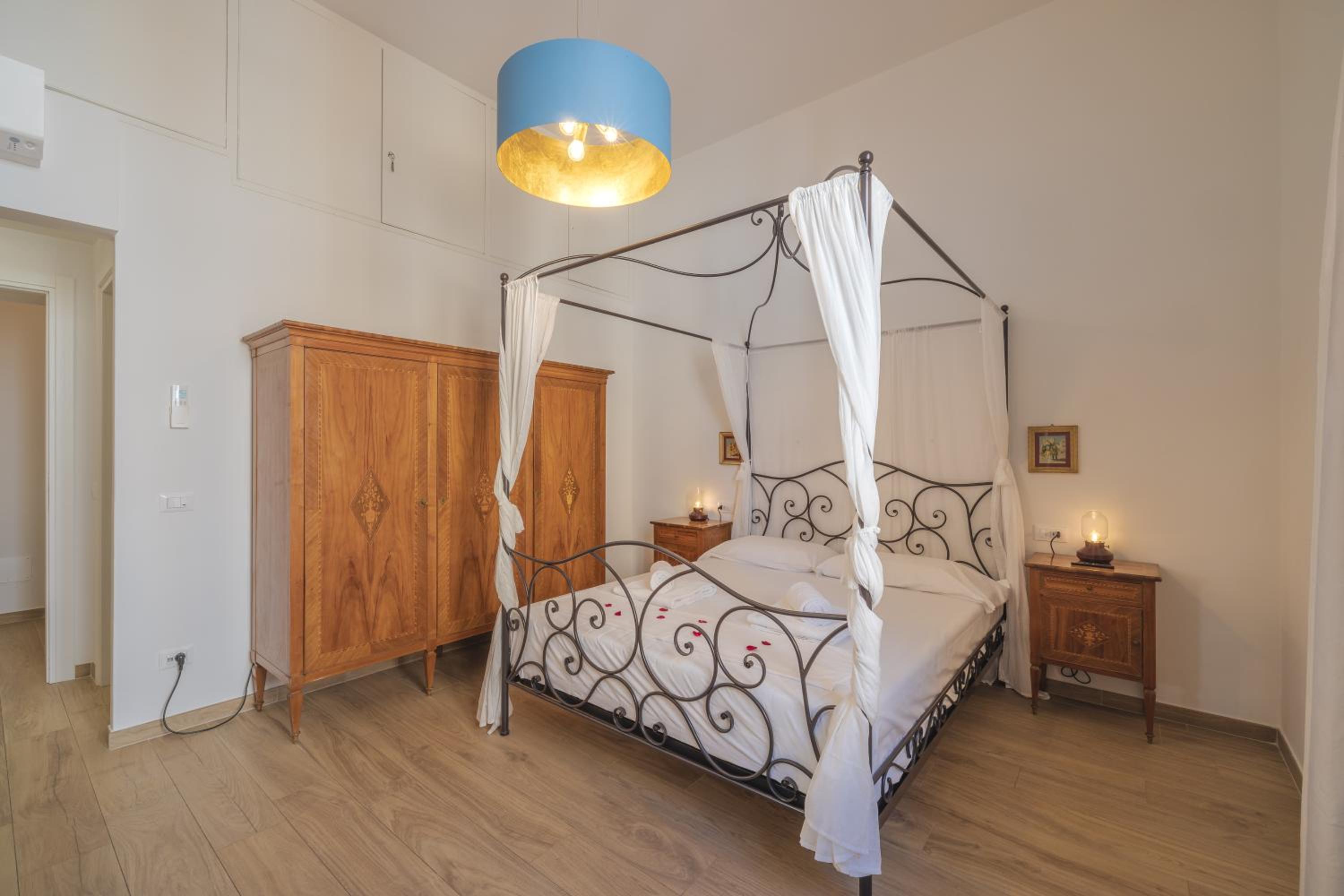 Standard King Room photo 3