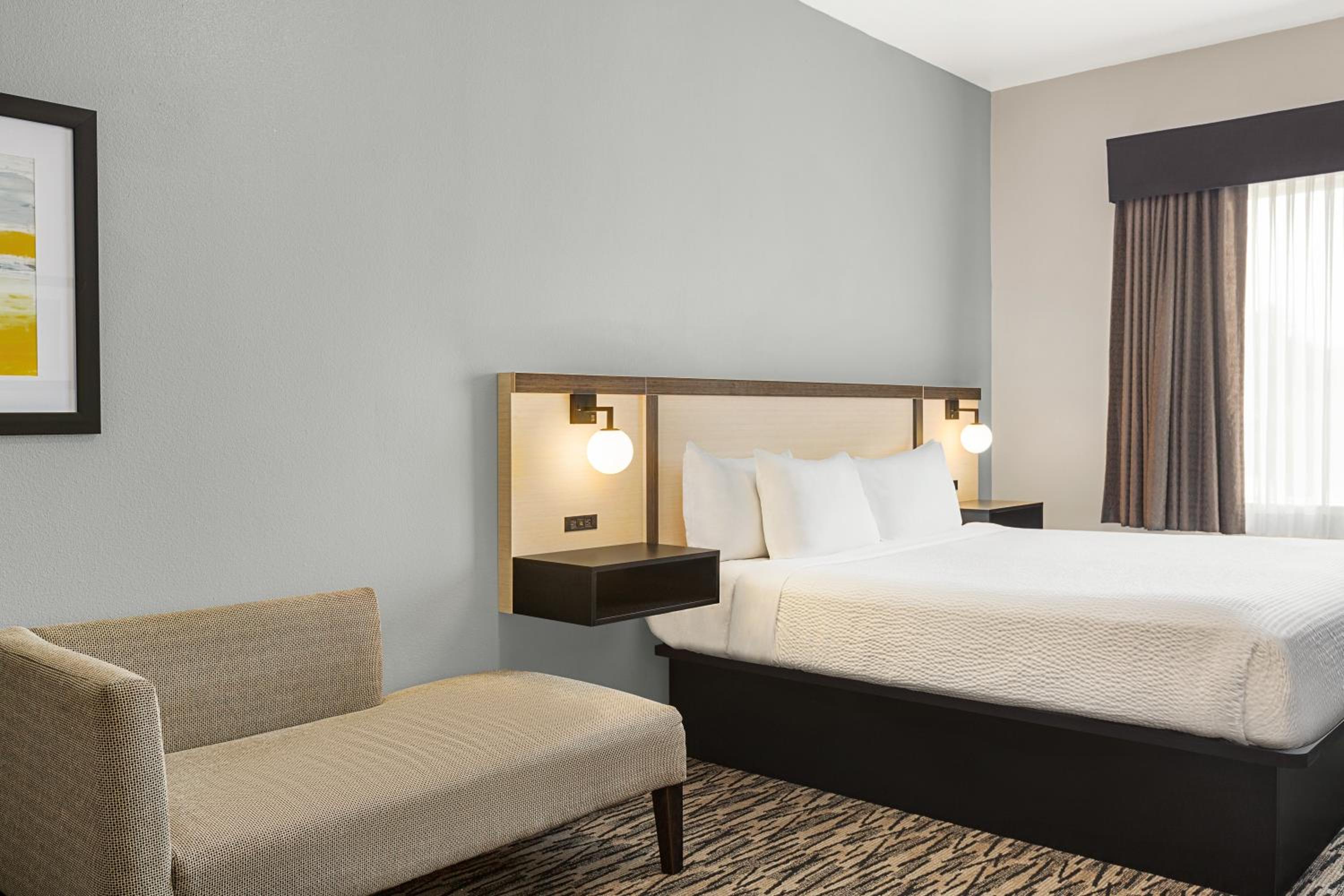 1 King Bed, Non-Smoking - Photo 5
