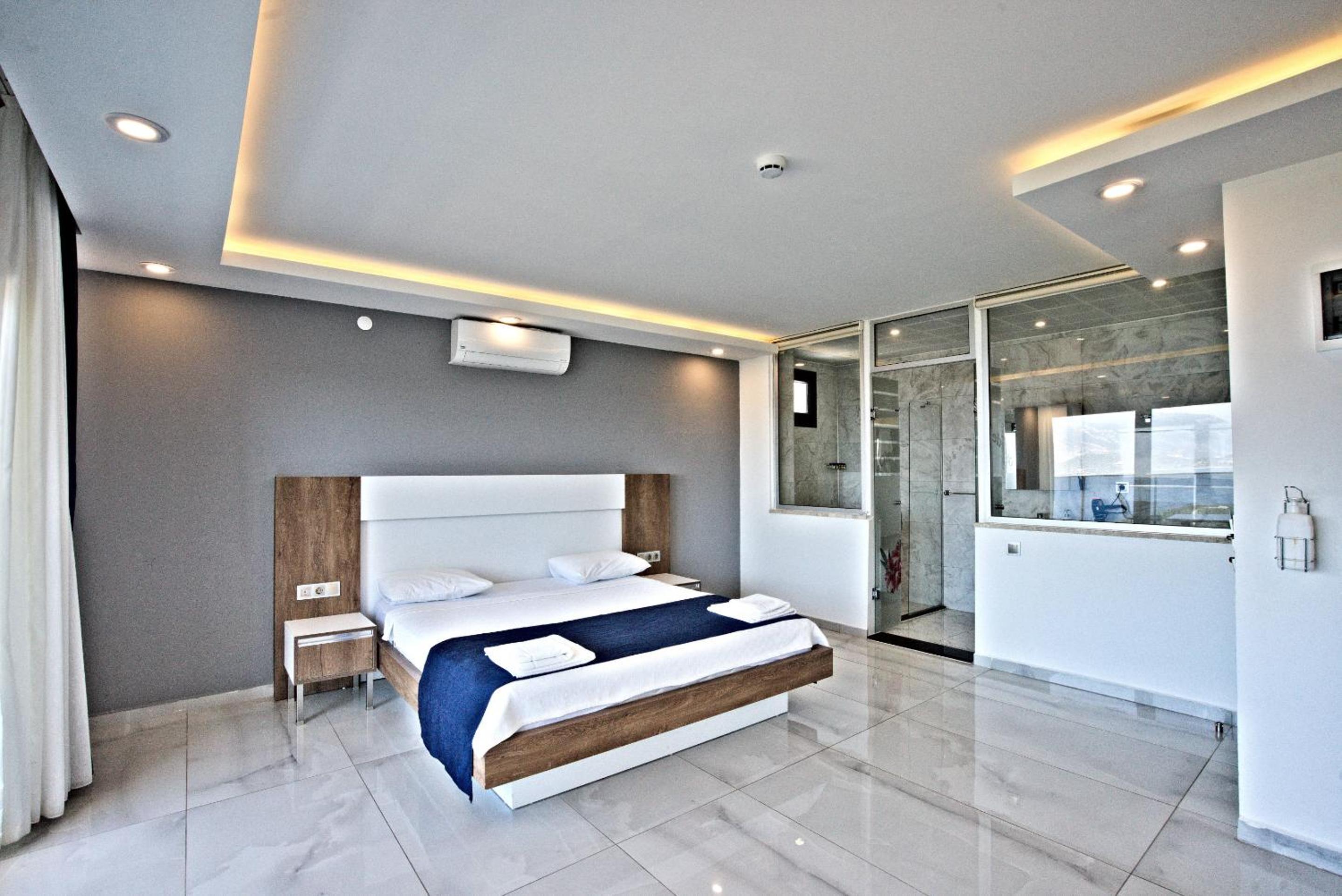 Deluxe Double Room (2 Adults + 1 Child)