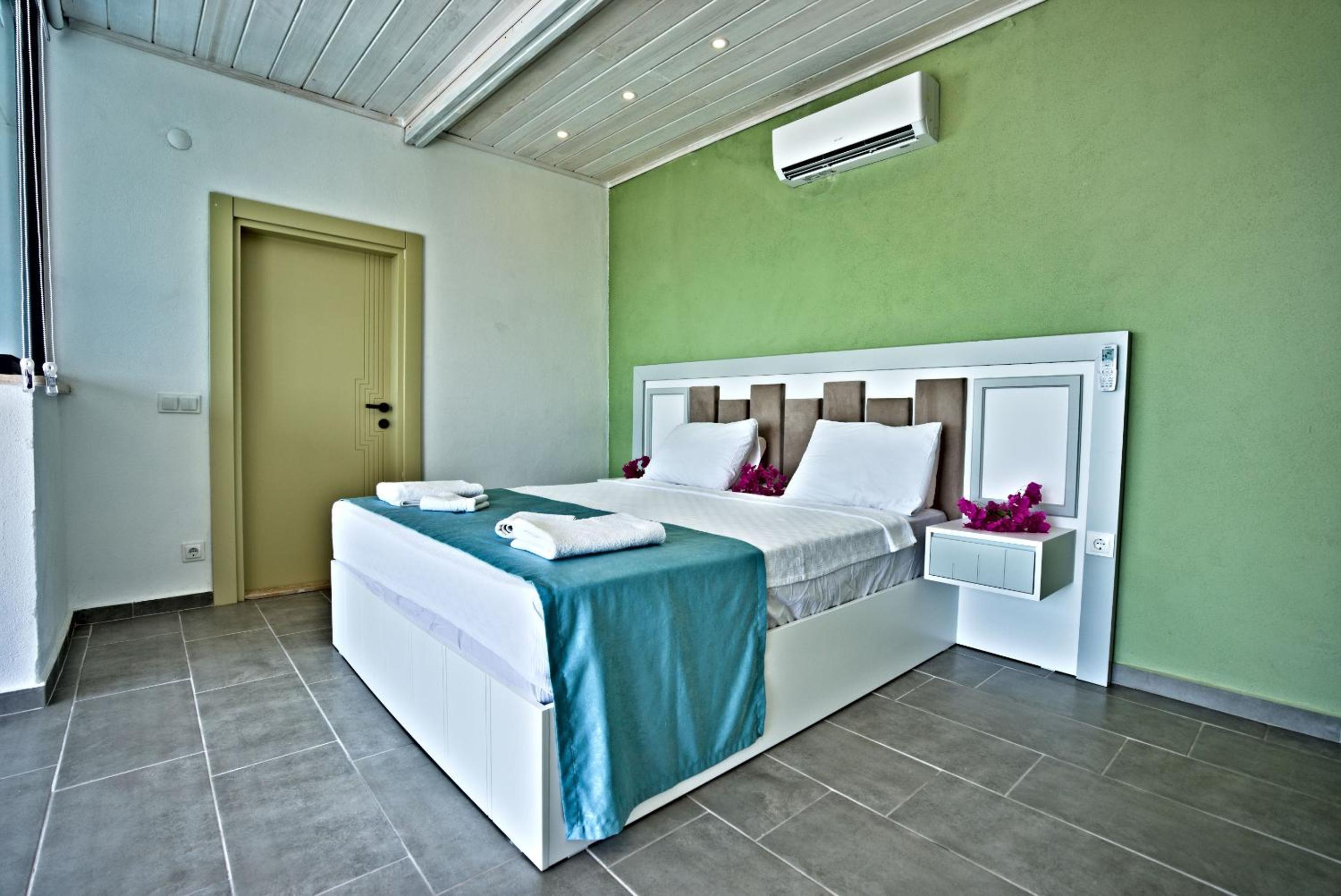 Large Double Room - Photo 10