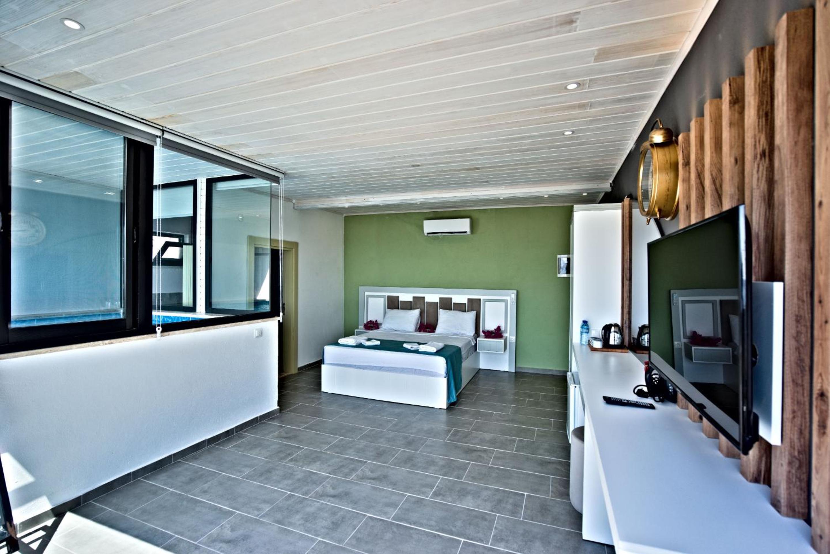 Large Double Room - Photo 1