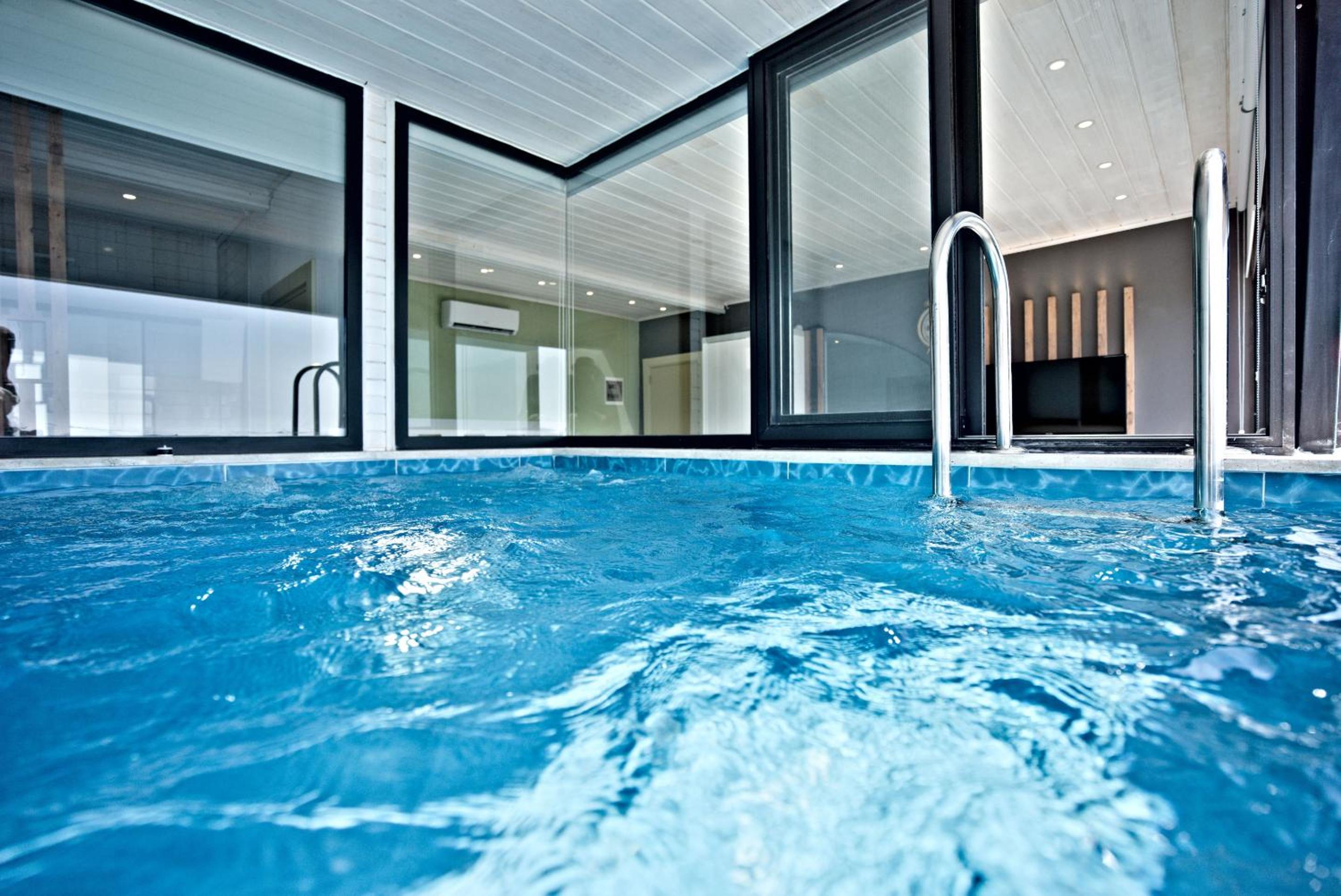 Large Double Room - Photo 6