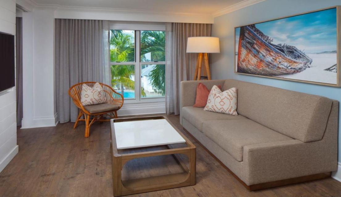 One-Bedroom Suite - Photo 2