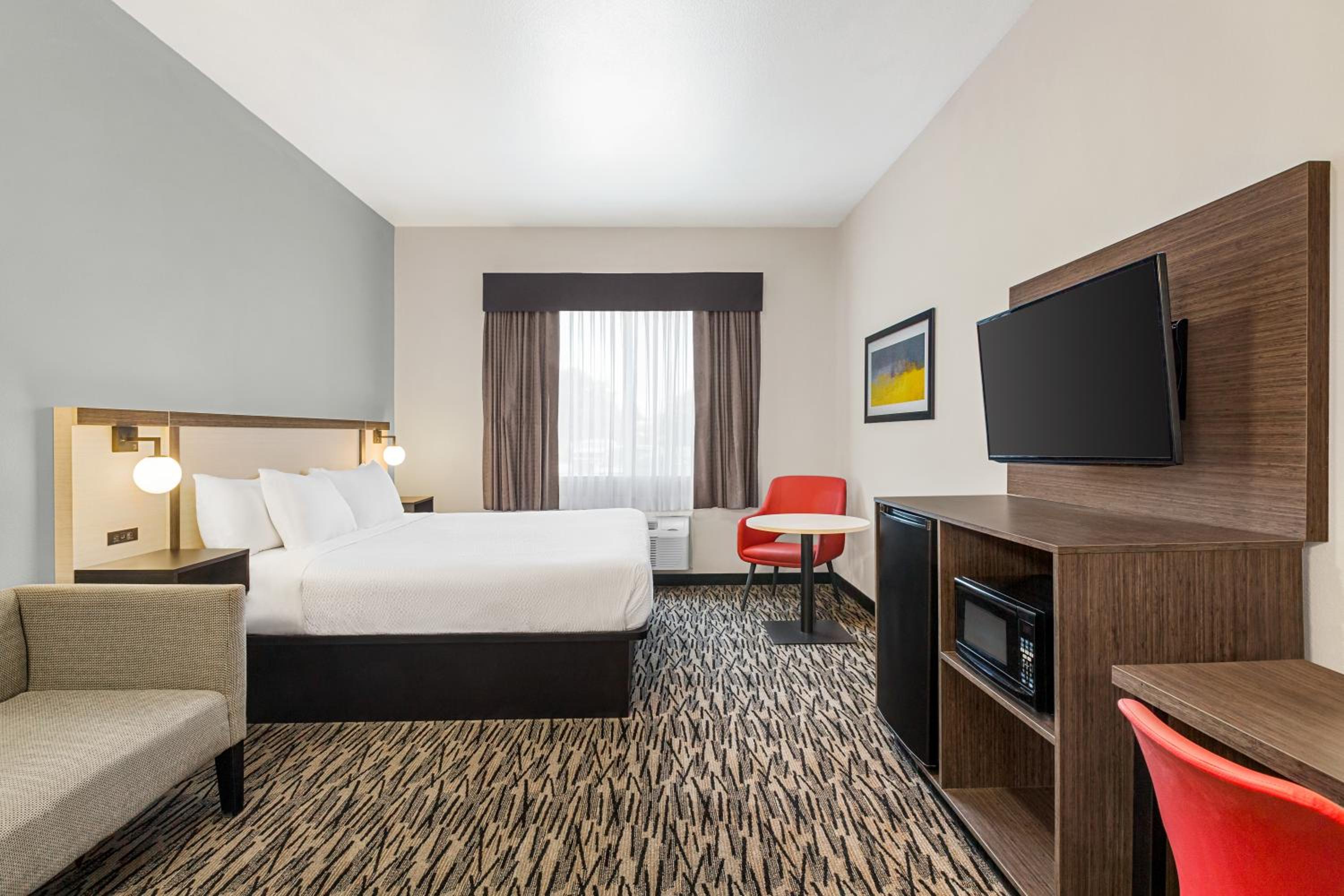 1 King Bed Accessible with Mobility/Hearing Impaired Access, Non-Smoking - Photo 1