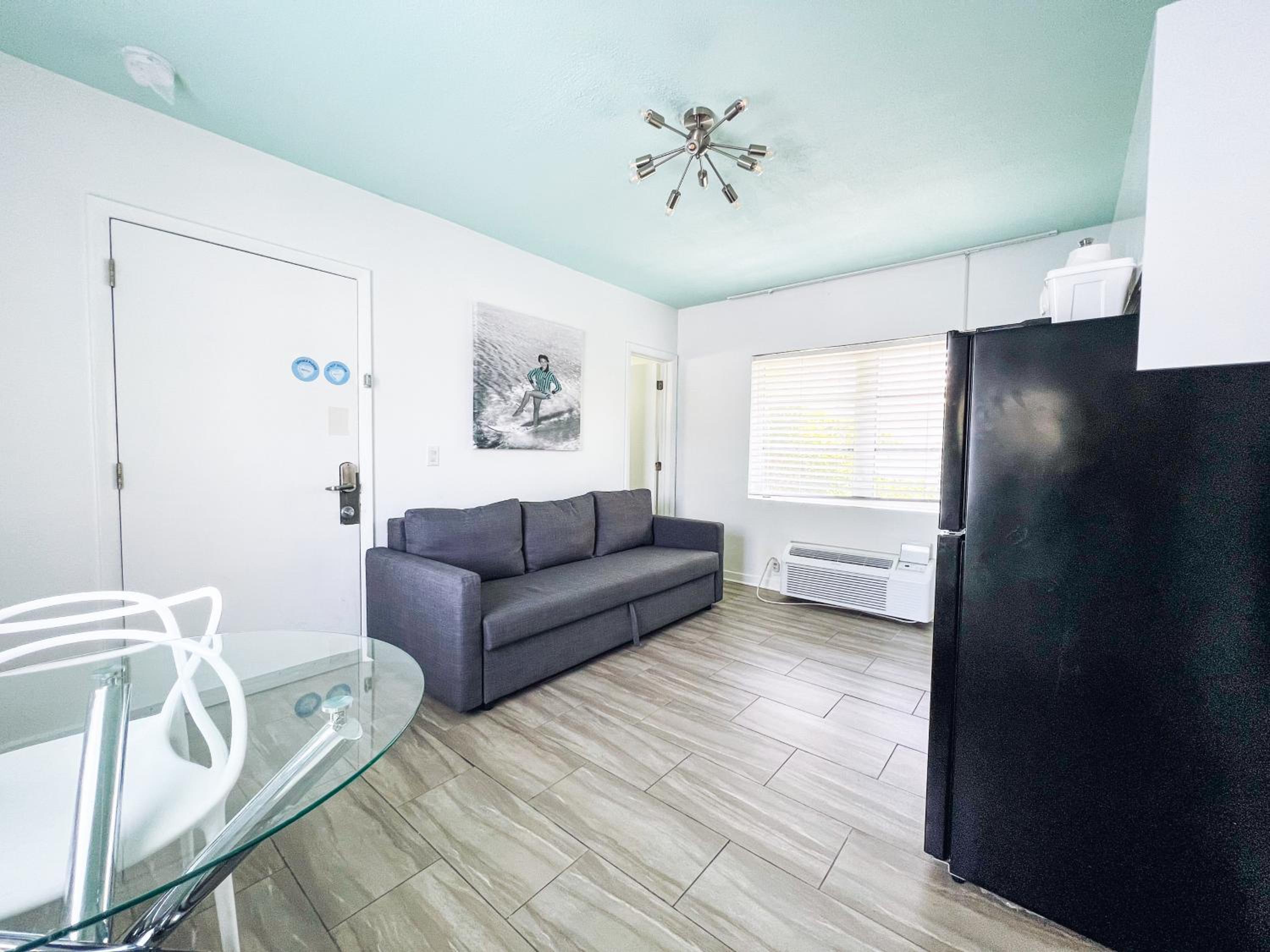 One-Bedroom King Suite - Photo 4
