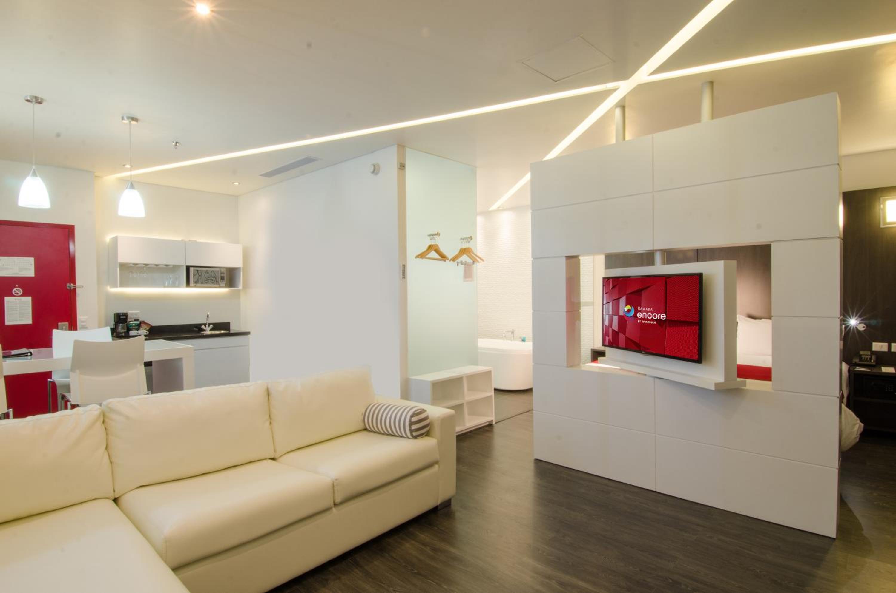 Relax King Suite - Non-Smoking - Photo 5