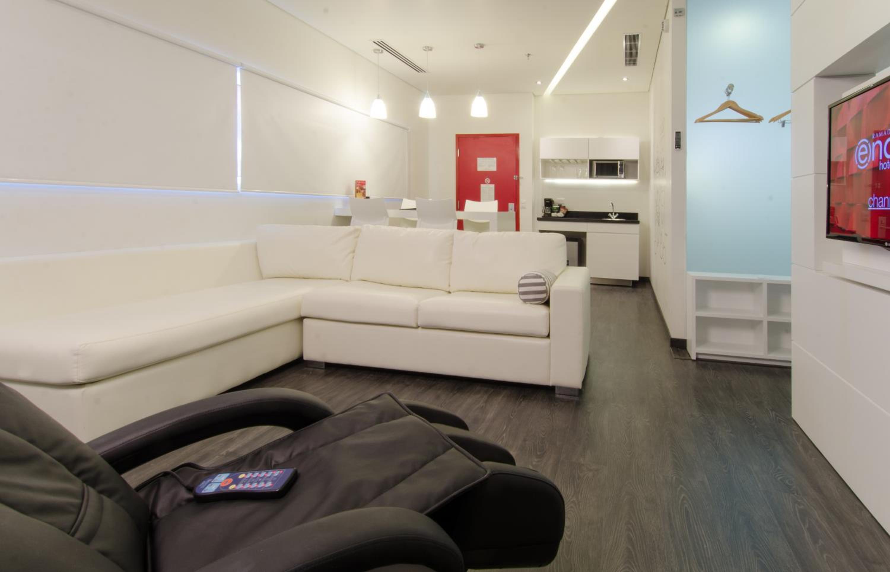 Relax King Suite - Non-Smoking - Photo 4