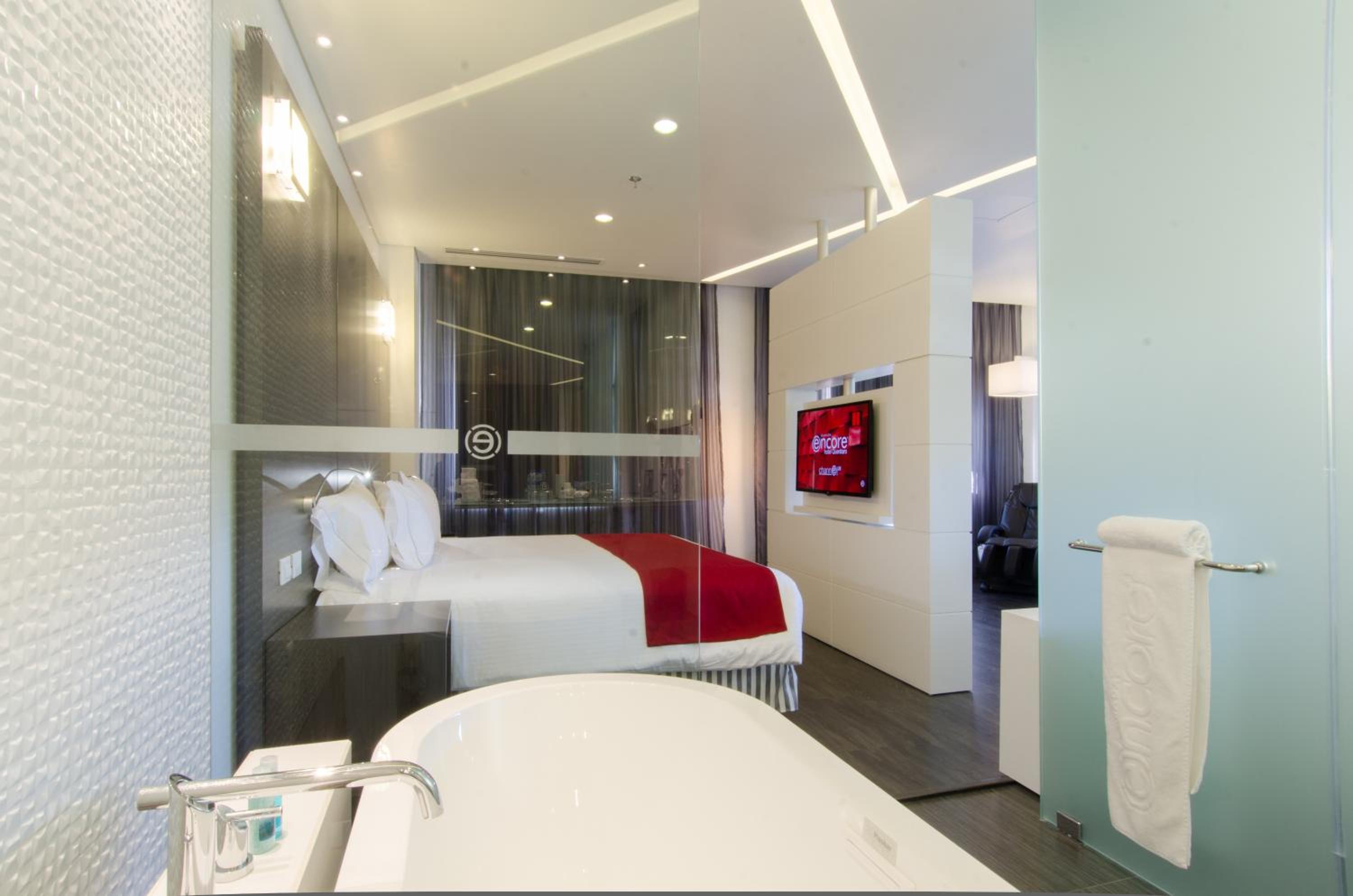 Relax King Suite - Non-Smoking - Photo 3