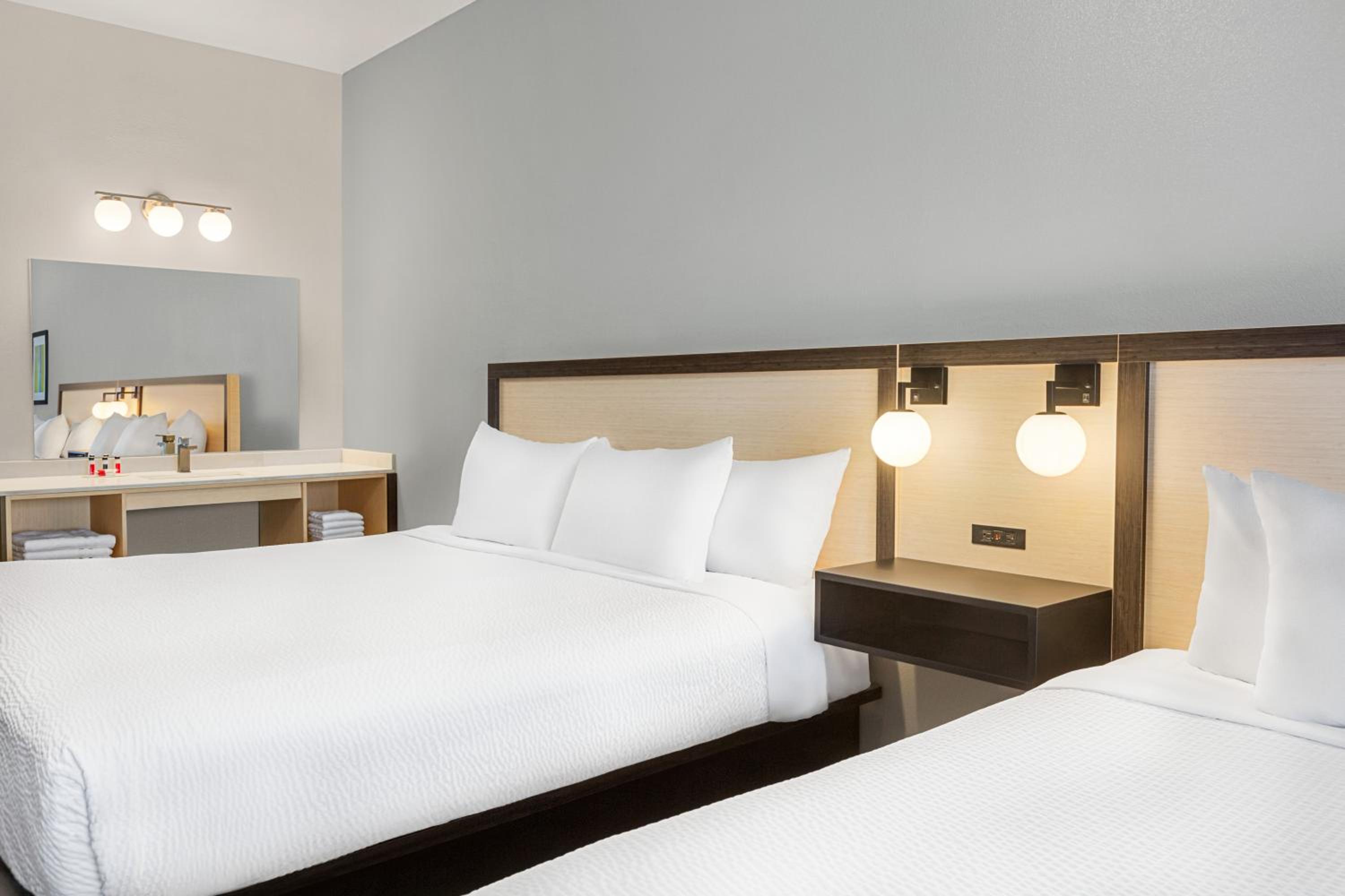 2 King Beds Accessible with Mobility/Hearing Impaired Access, Non-Smoking photo 3