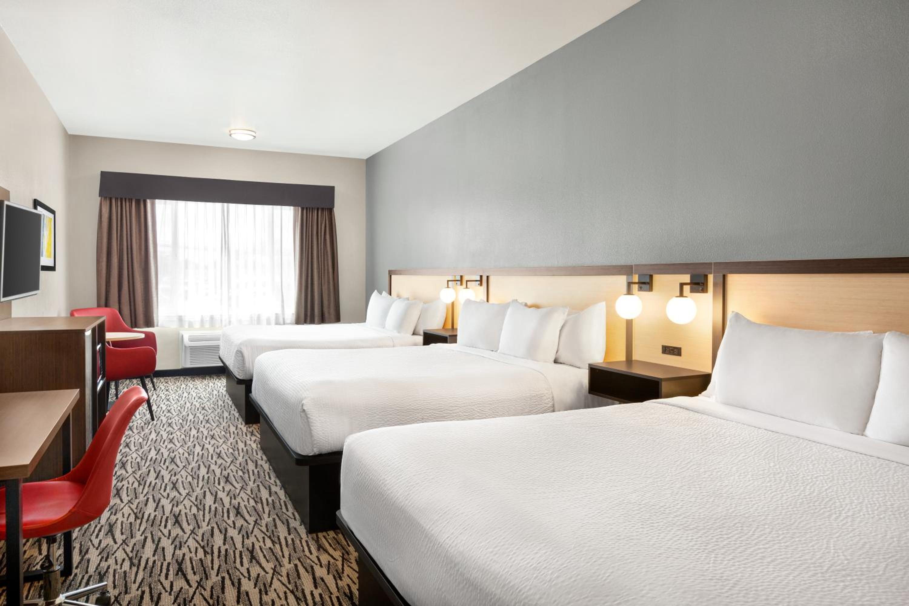 3 King Beds, Non-Smoking - Photo 1