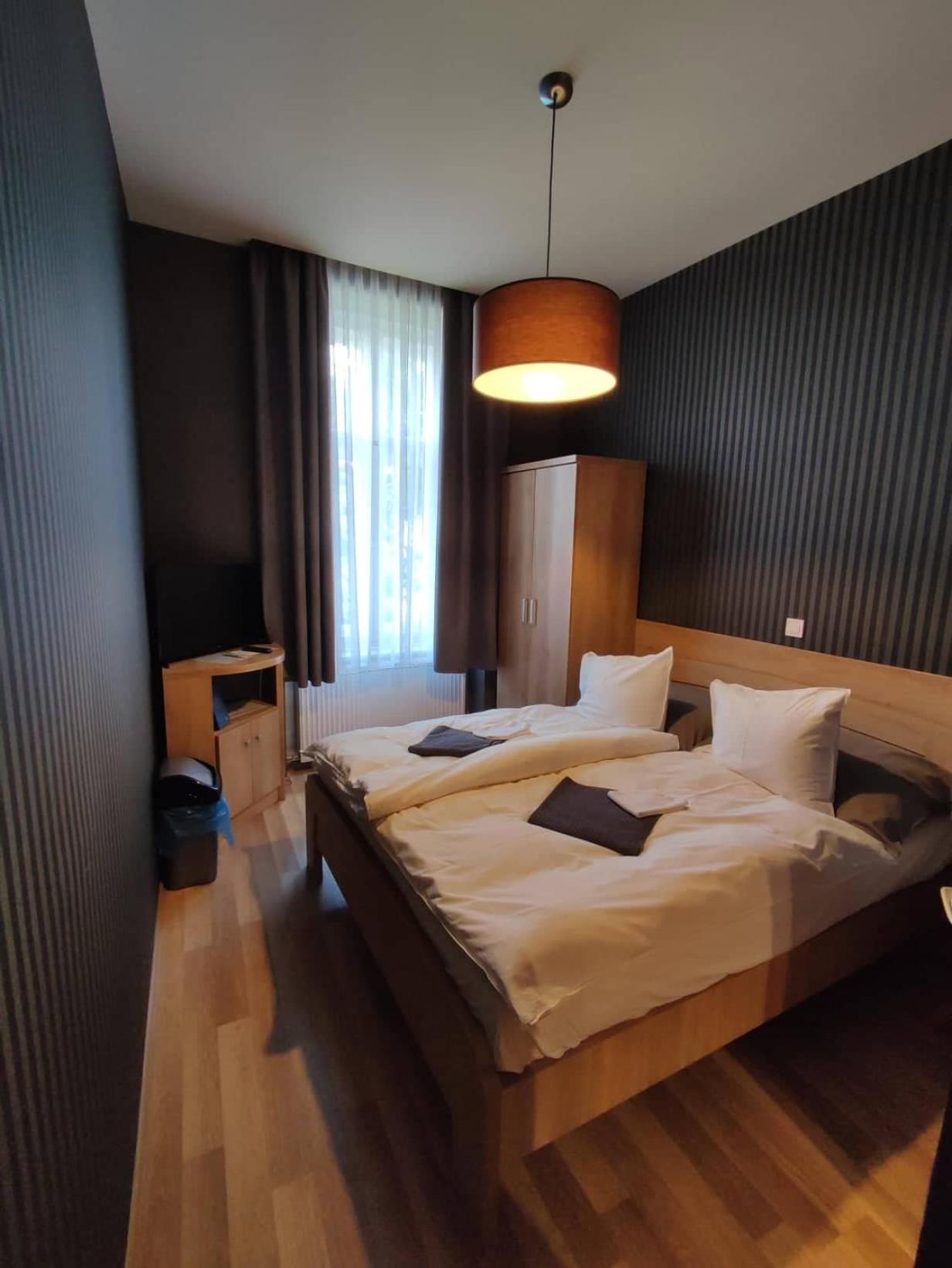 Deluxe Double Room with Shower - Photo 14