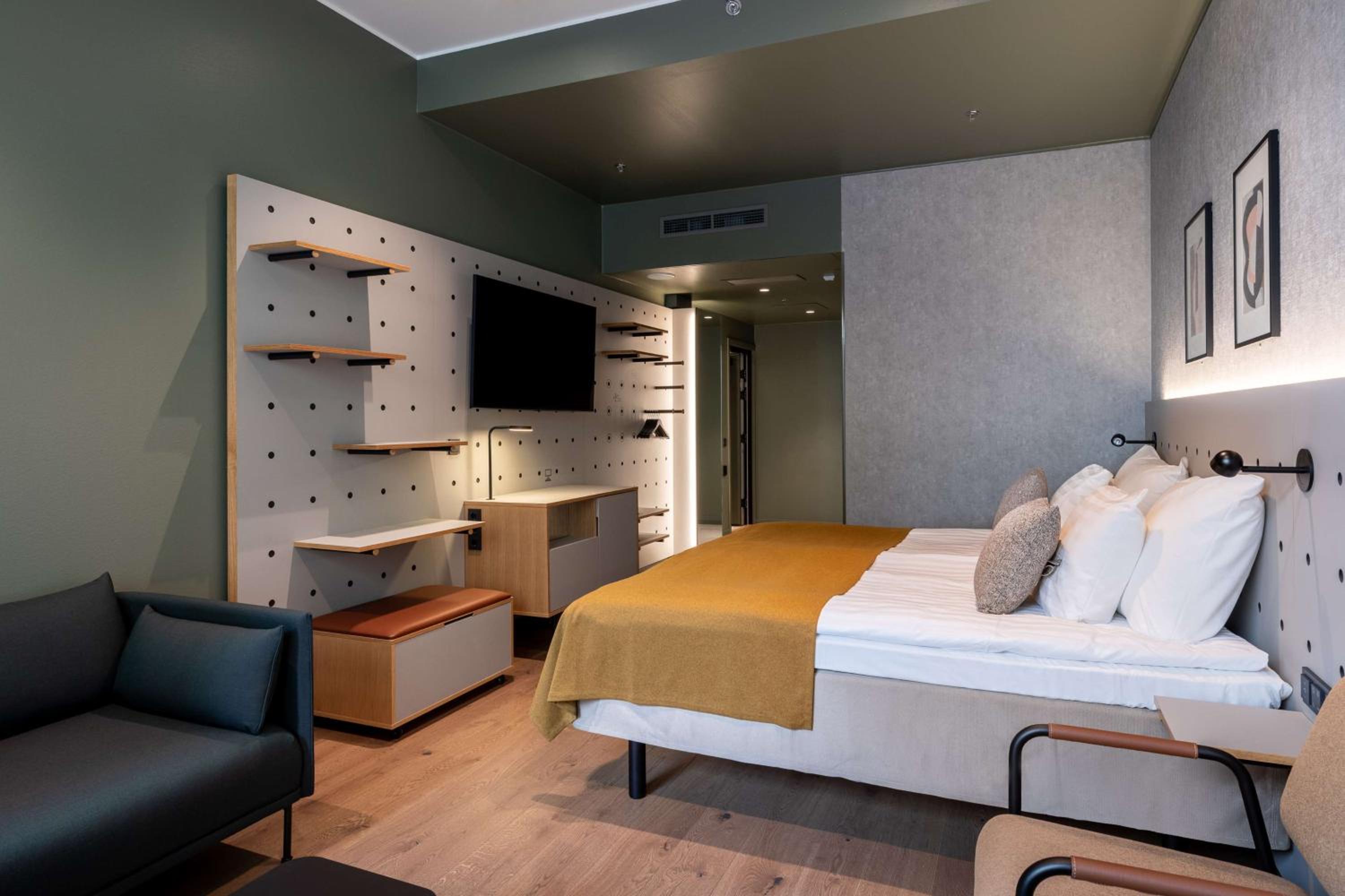 Superior Triple Room thumbnail 5
