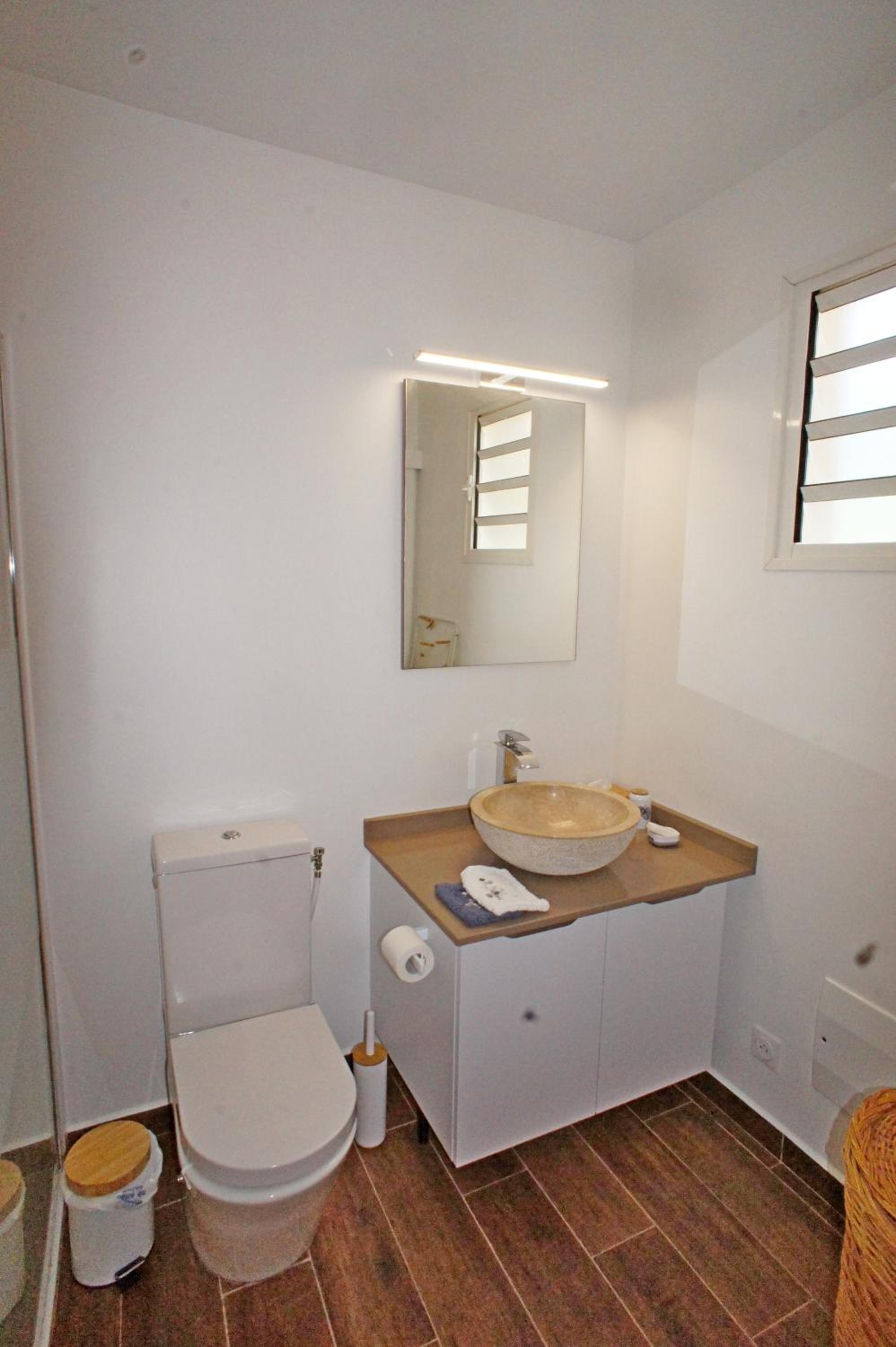 One-Bedroom Apartment photo 2