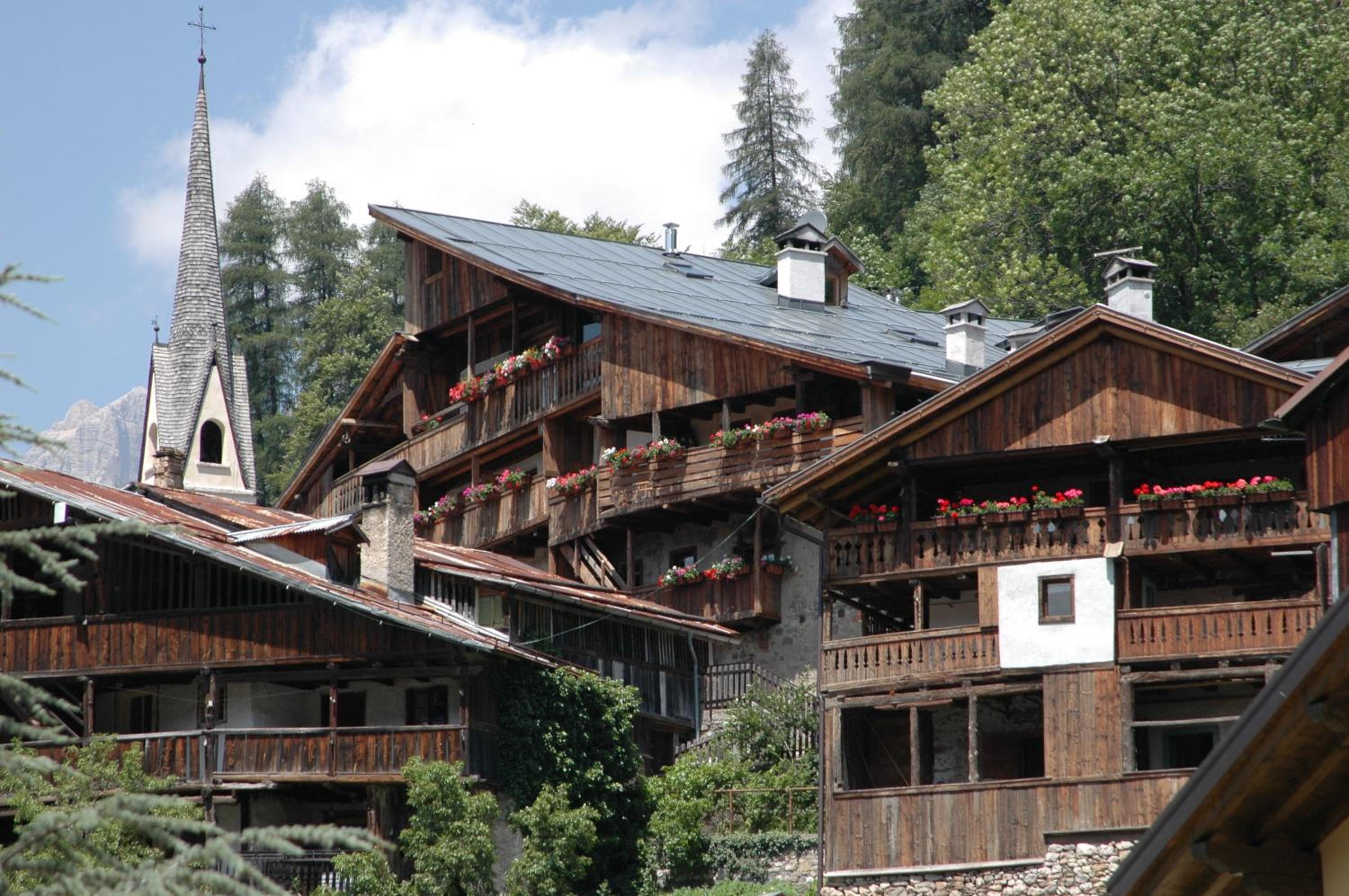 One-Bedroom Apartment with Mountain View photo 2