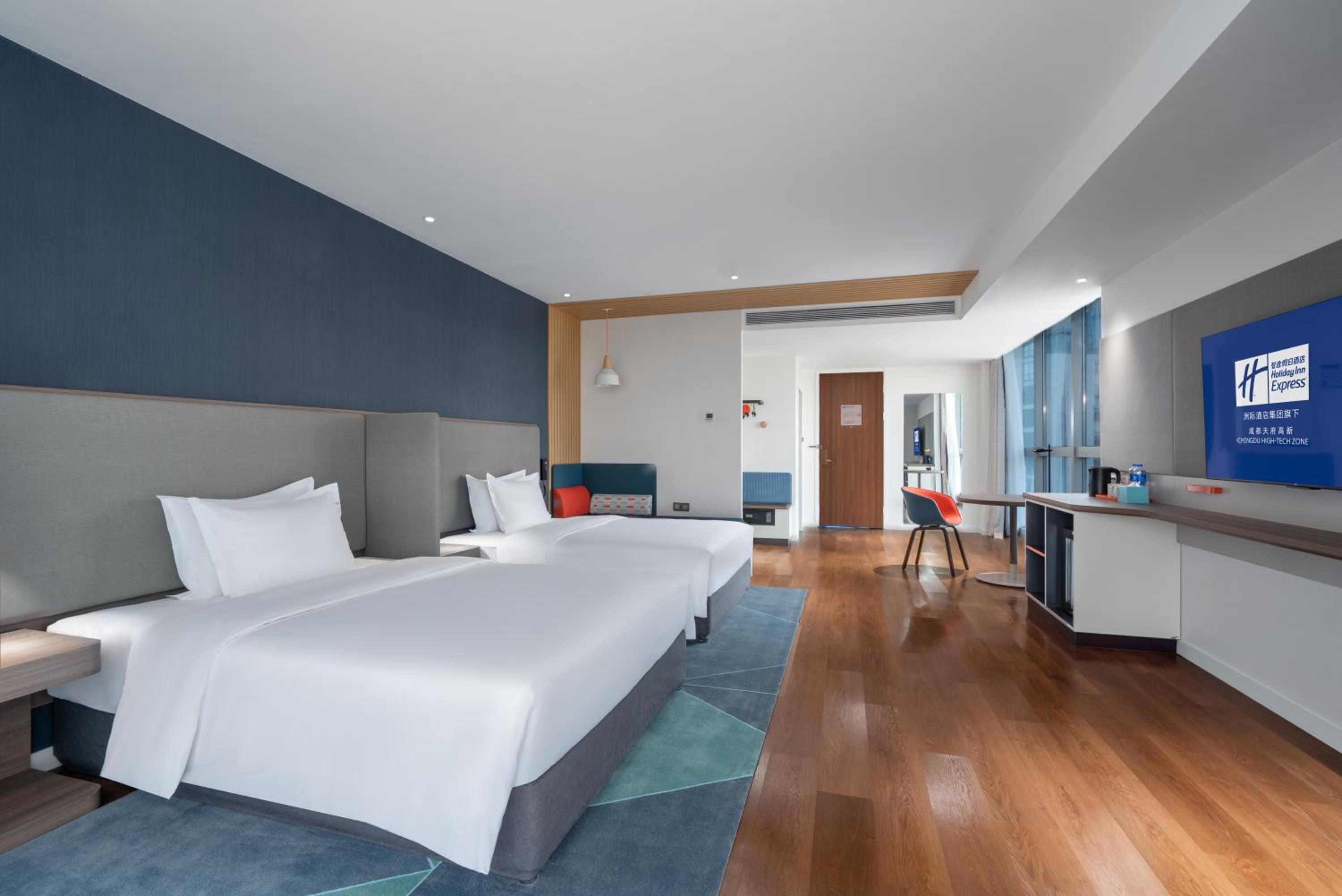 Standard Queen Room with Two Queen Beds and Extra Floor Space - Photo 2