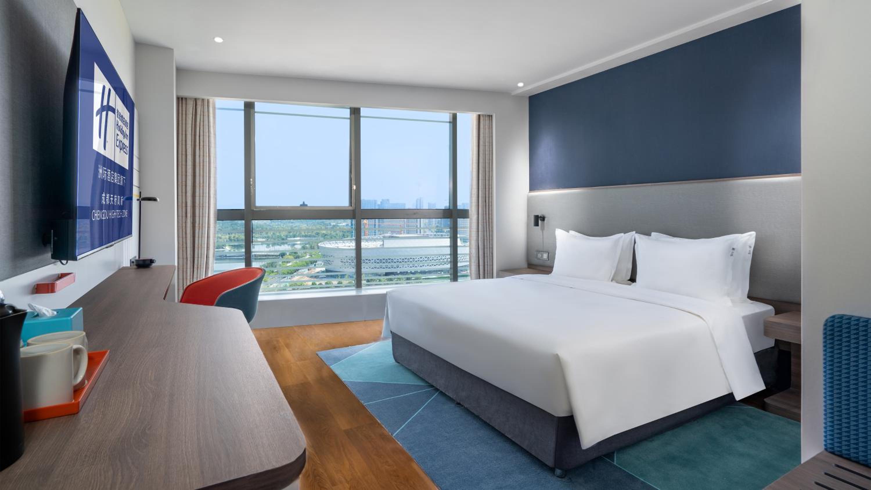 Standard King Room with City View - Photo 1