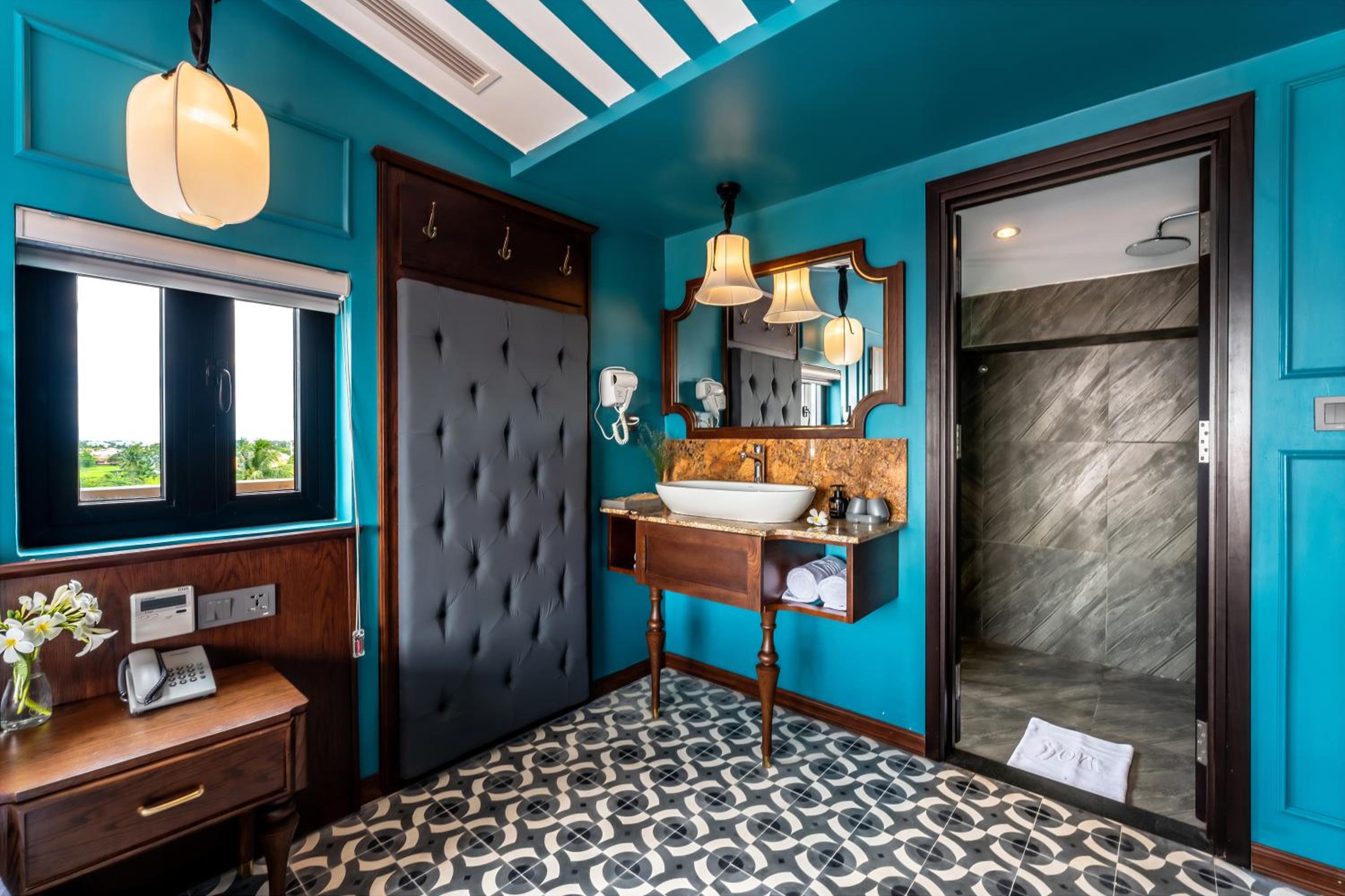 Junior Suite with Balcony - Photo 7