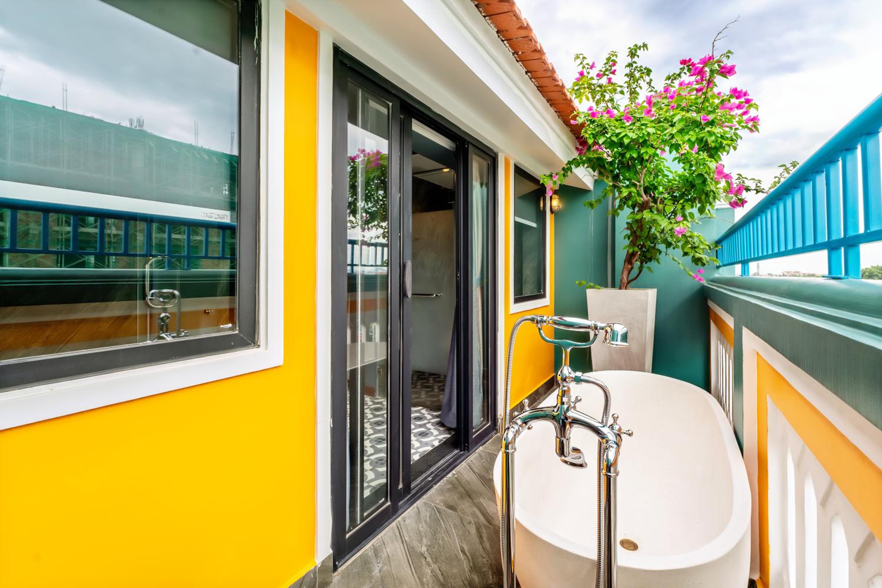 Executive Suite with Terrace - Photo 8