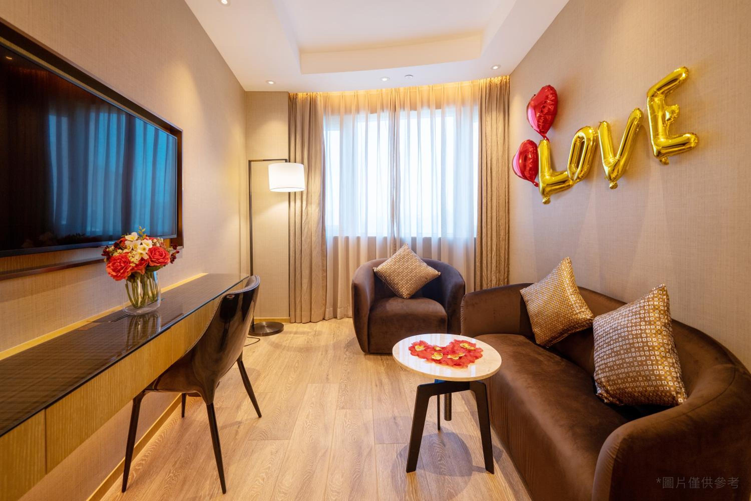Suite - Photo 11