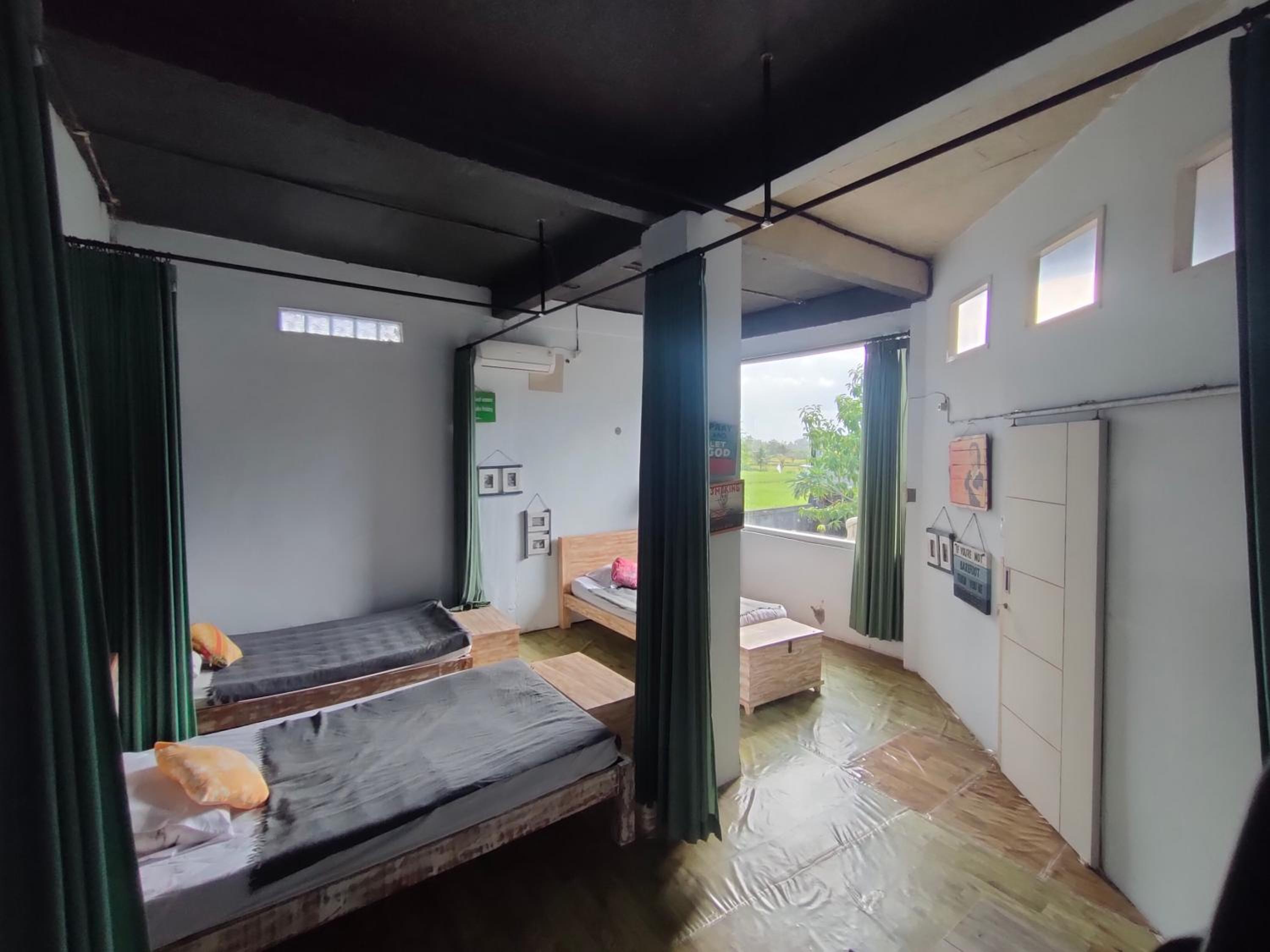 Single Bed In Mixed Dormitory Room photo 1