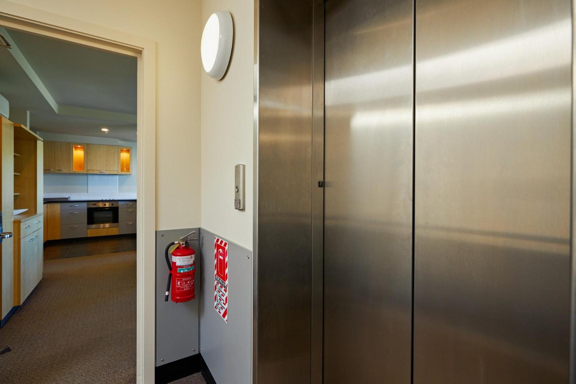 Deluxe Apartment with Elevator Access - Photo 7