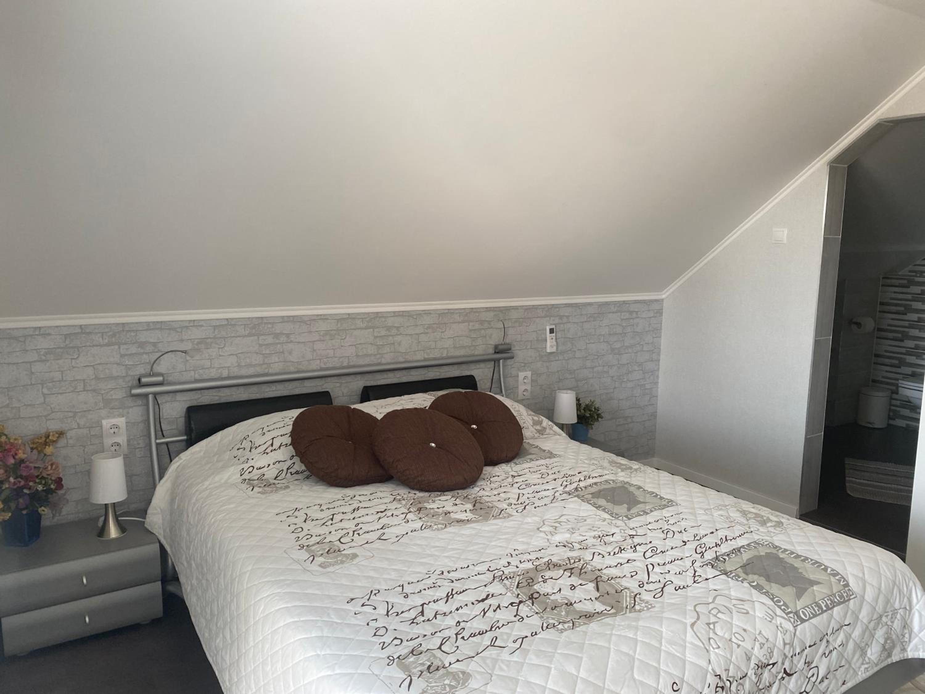 Double Room with Balcony - Photo 2