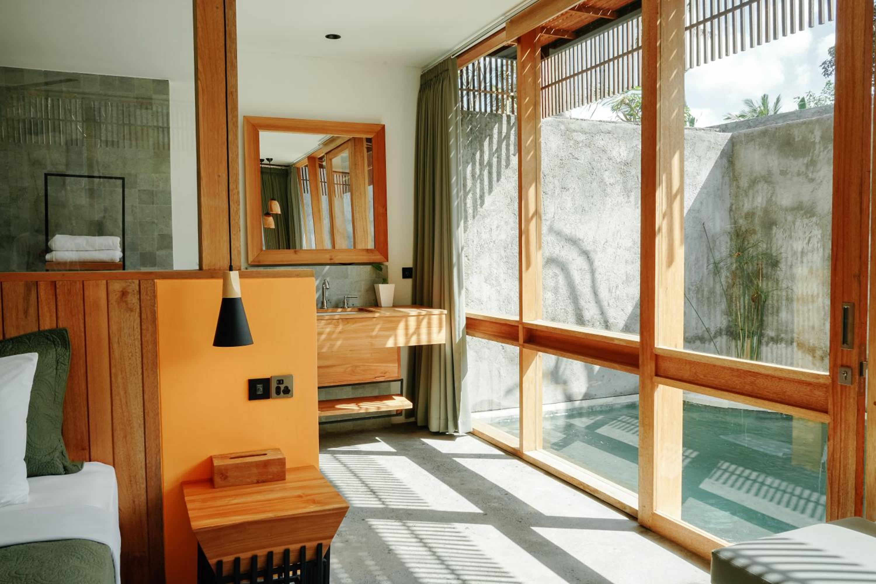 One-Bedroom Suite with Pool and One-Time Afternoon Tea  - Photo 8