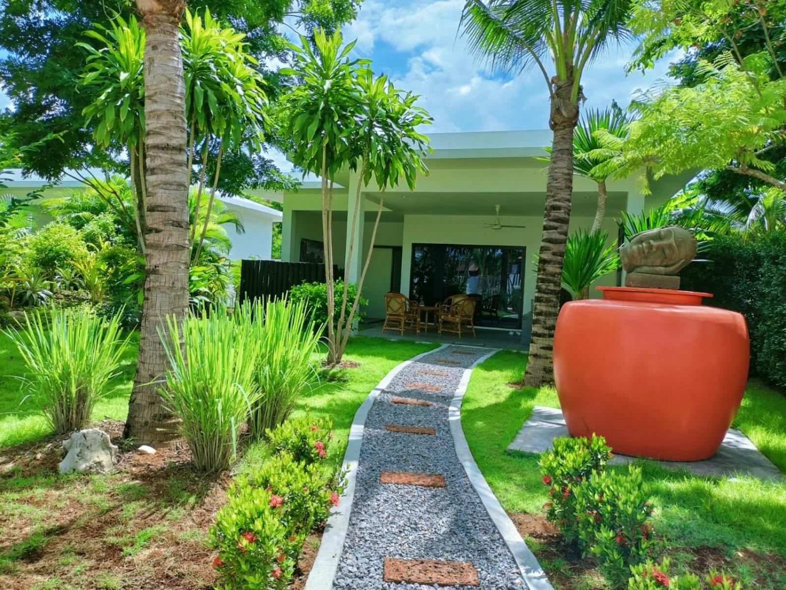 Deluxe Bungalow with Garden View - Photo 6
