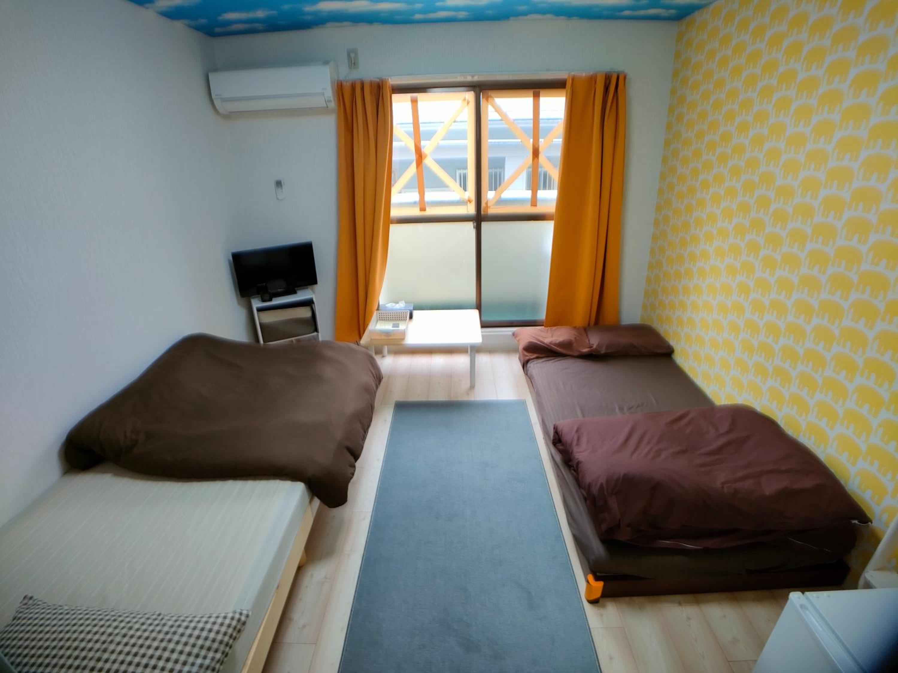 One-Bedroom Apartment - Photo 1