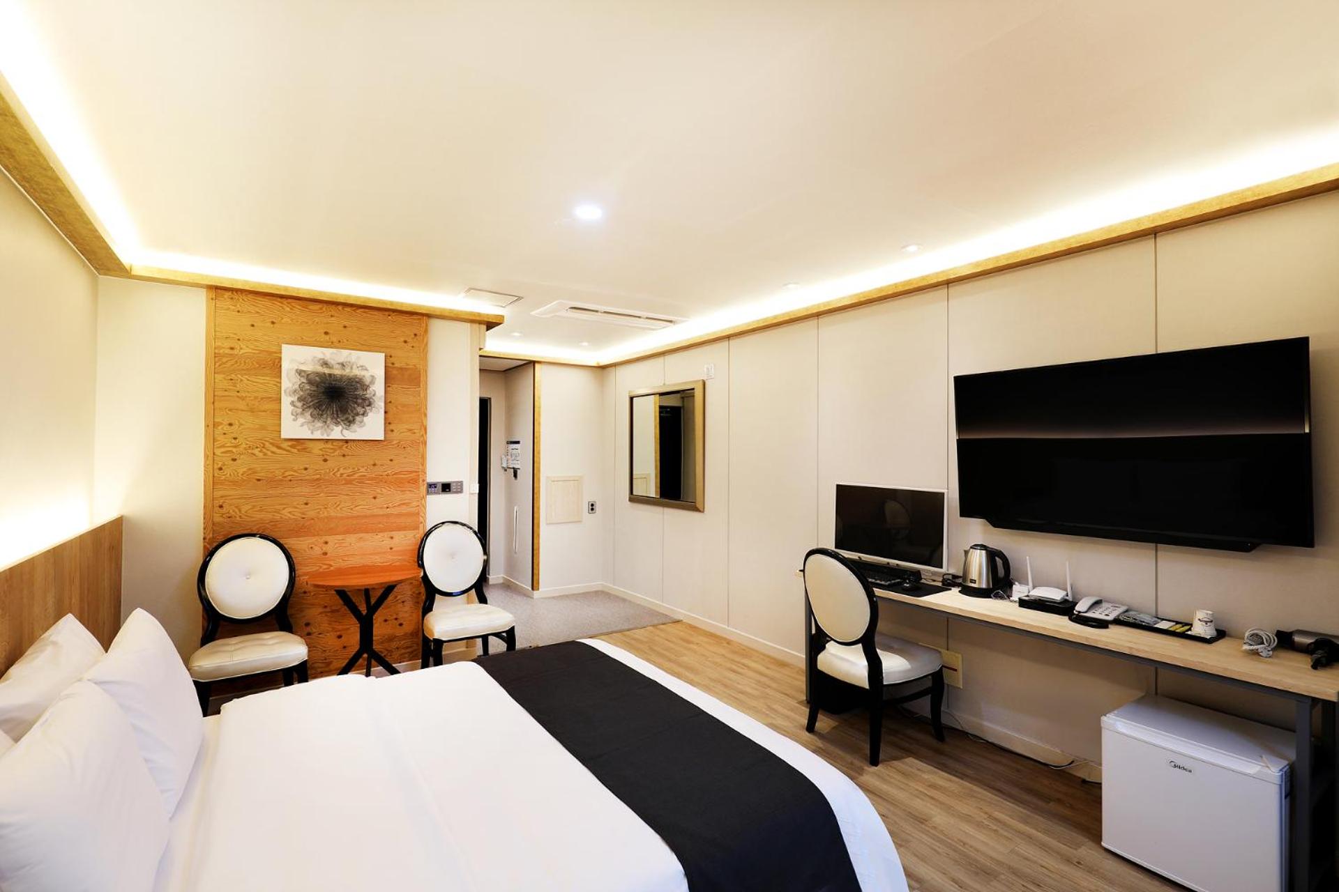 Double Room - Photo 2