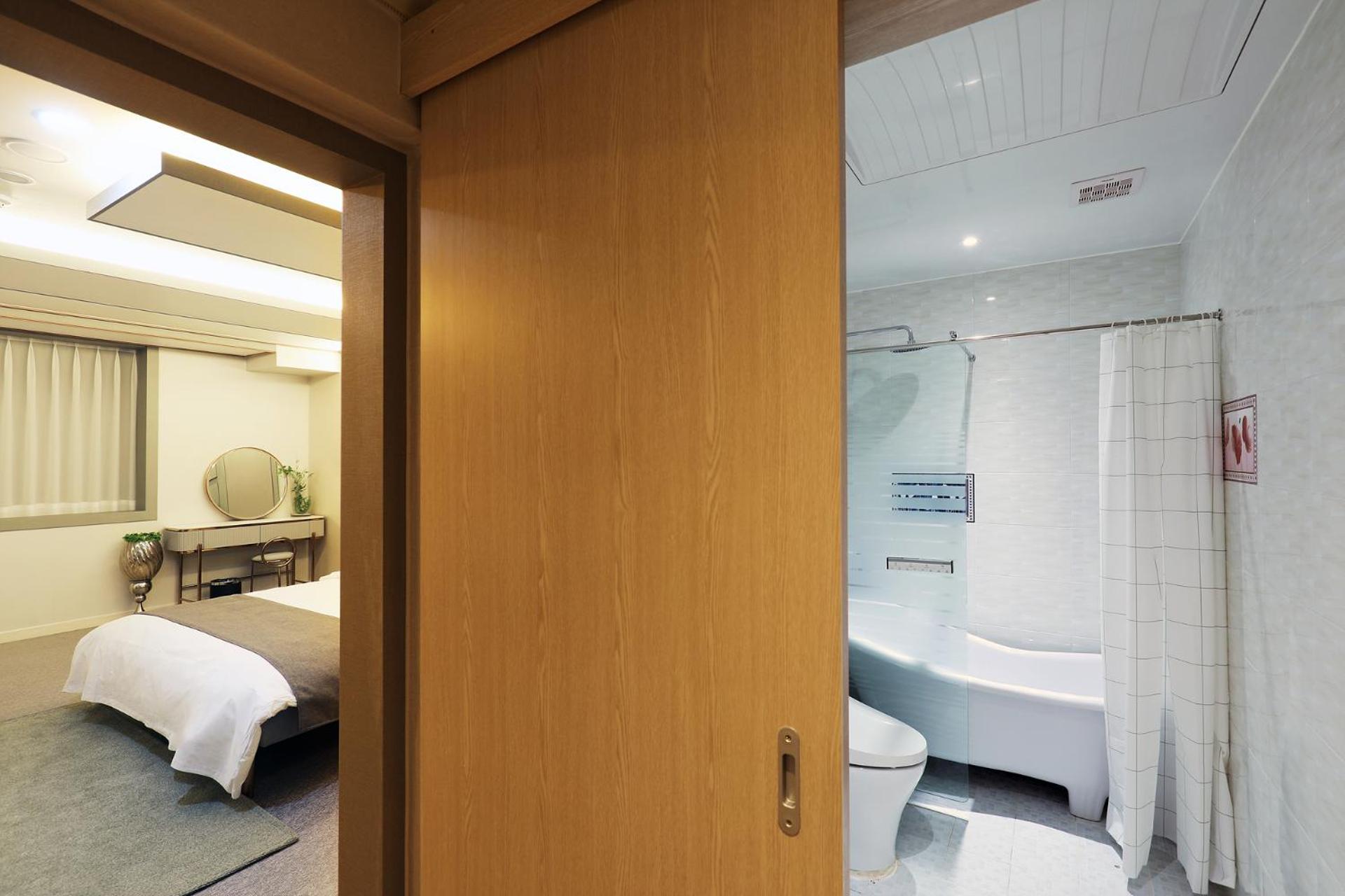 King Suite - Photo 1