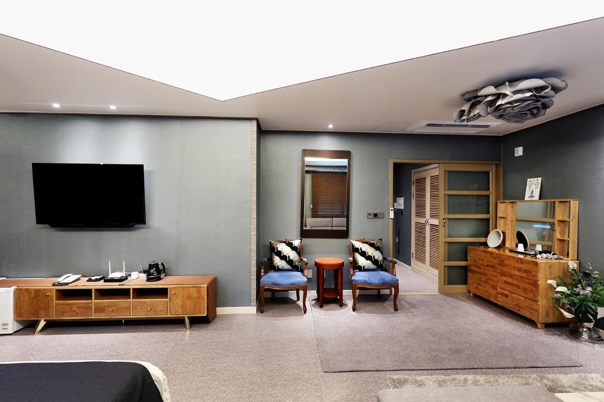 Suite - Photo 6
