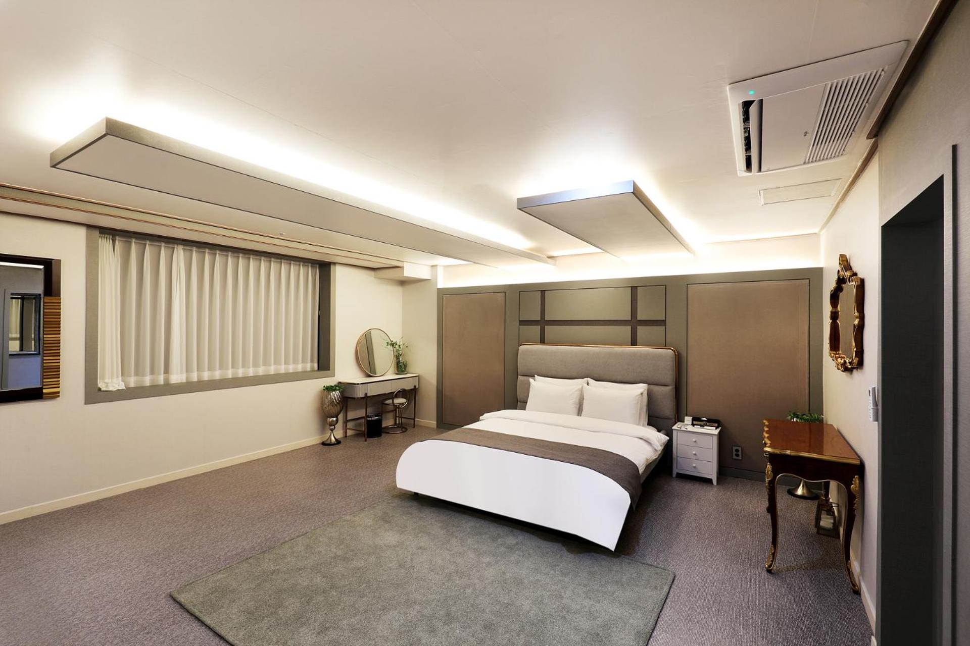 King Suite - Photo 11