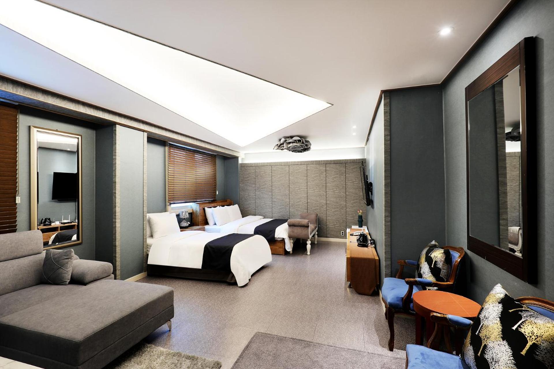 Suite - Photo 8